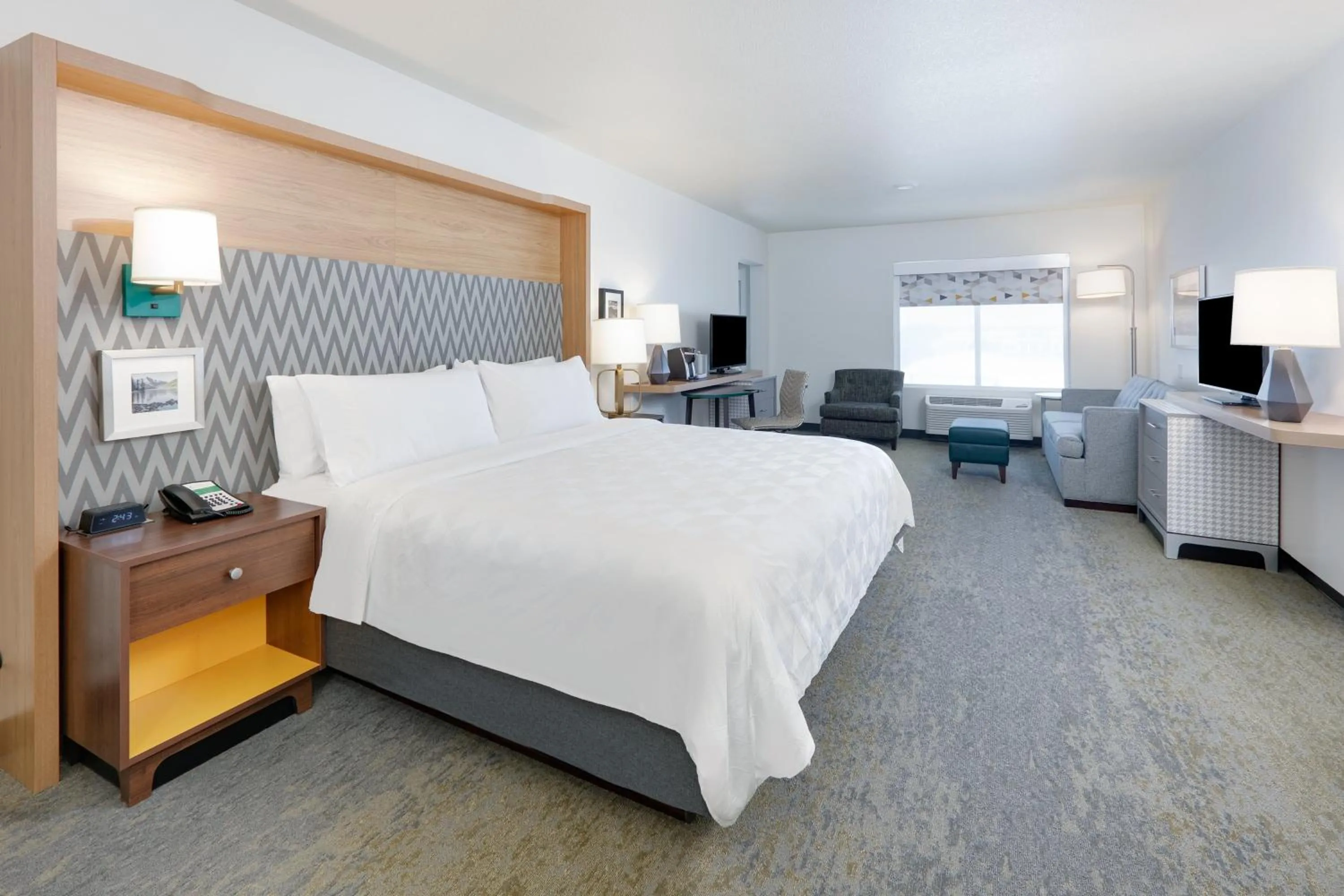 Photo of the whole room, Bed in Holiday Inn Twin Falls by IHG