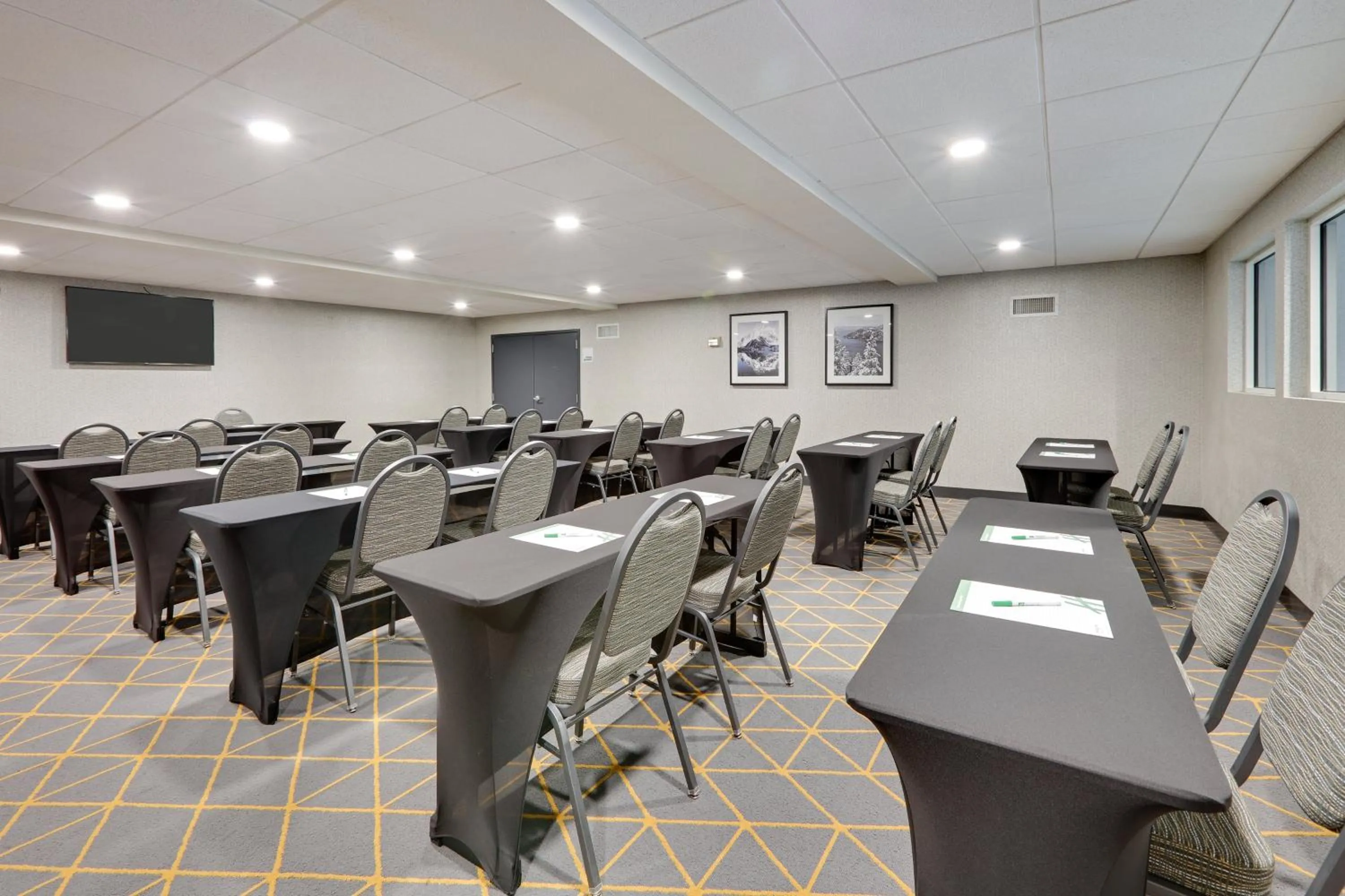 Meeting/conference room in Holiday Inn Twin Falls by IHG