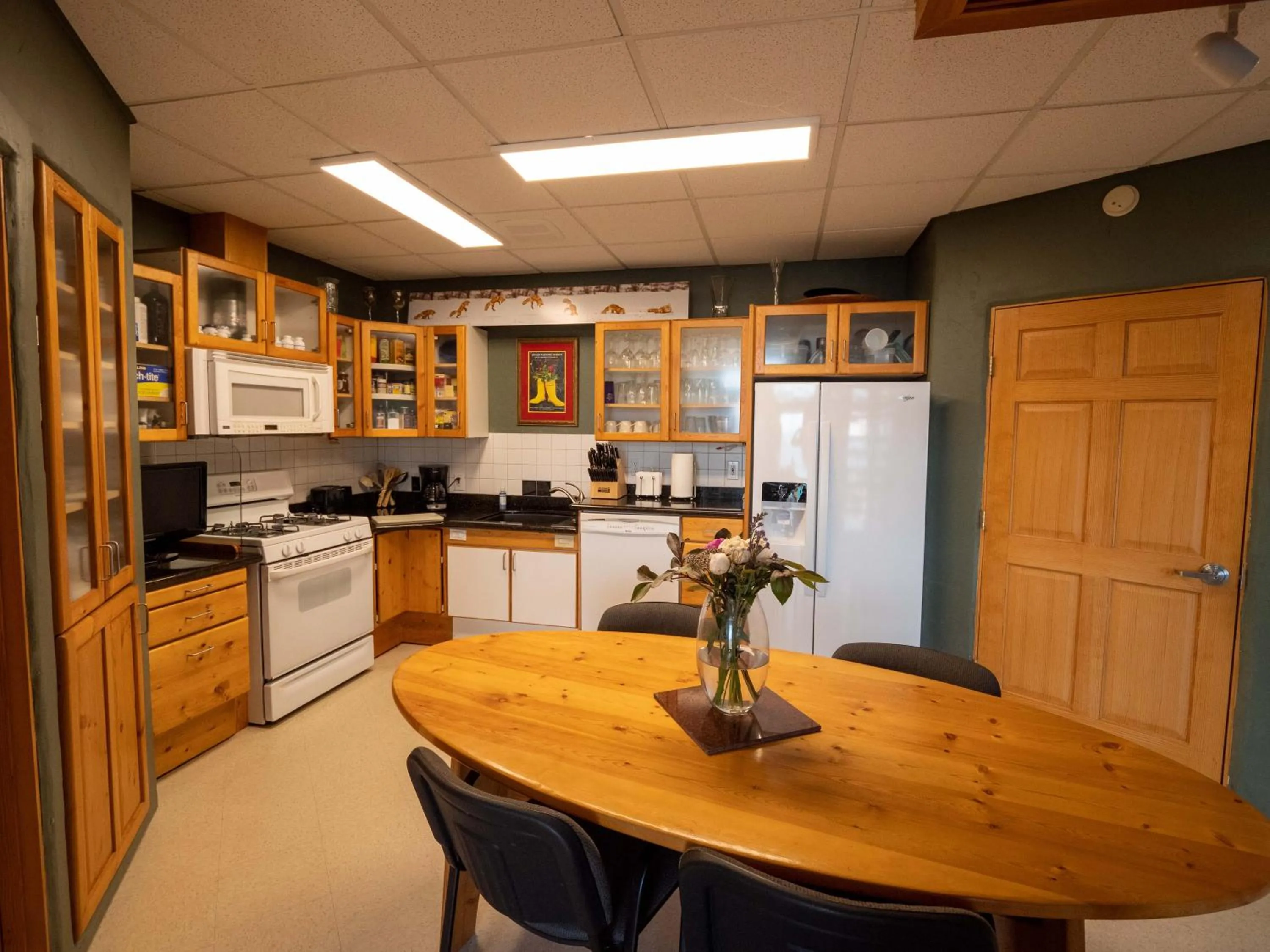 kitchen in Good Karma Inn