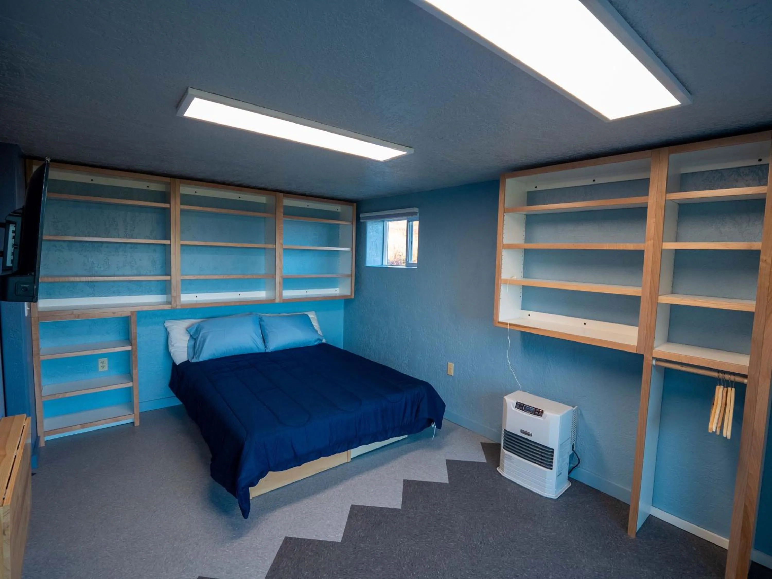Bedroom, Bed in Good Karma Inn