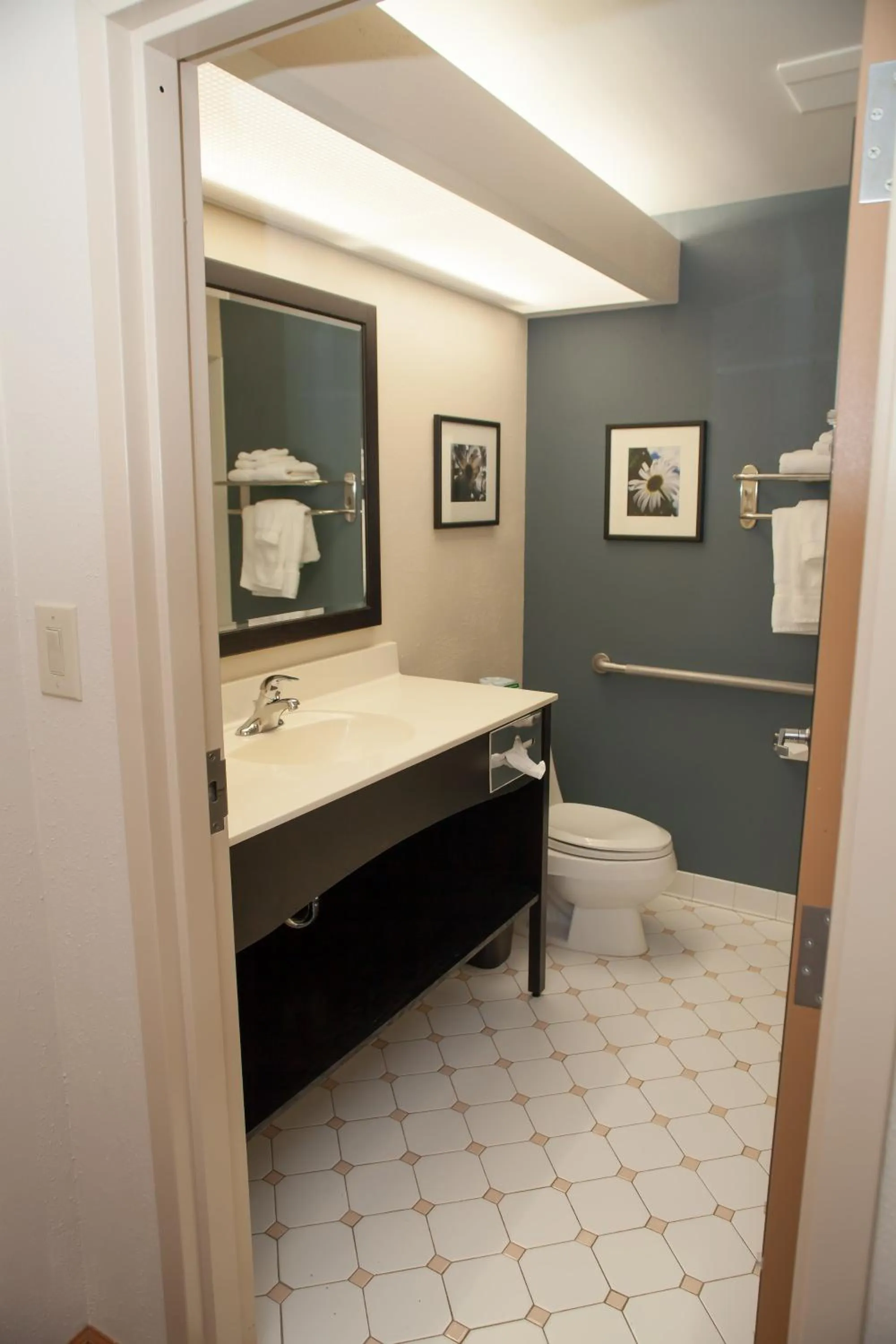 Bathroom in Harrington Inn