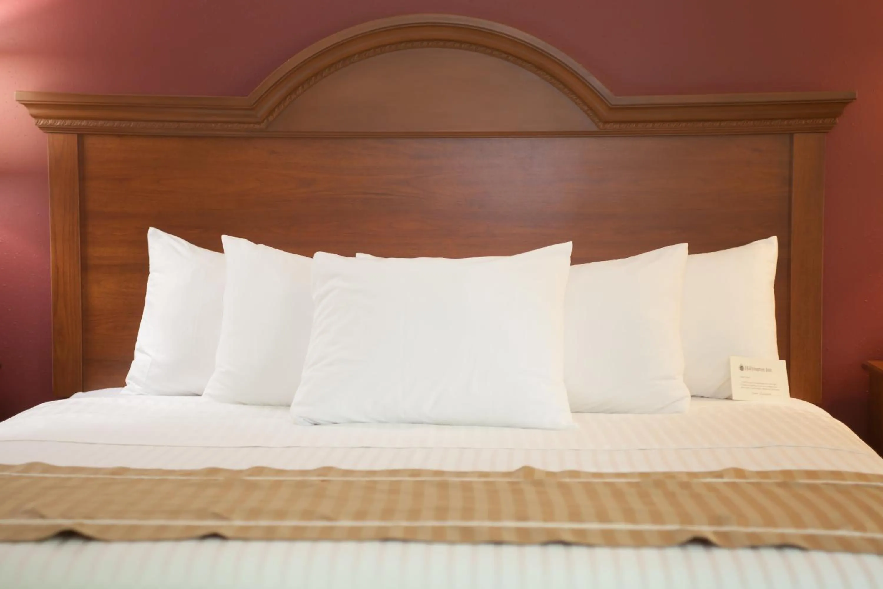 Bedroom, Bed in Harrington Inn