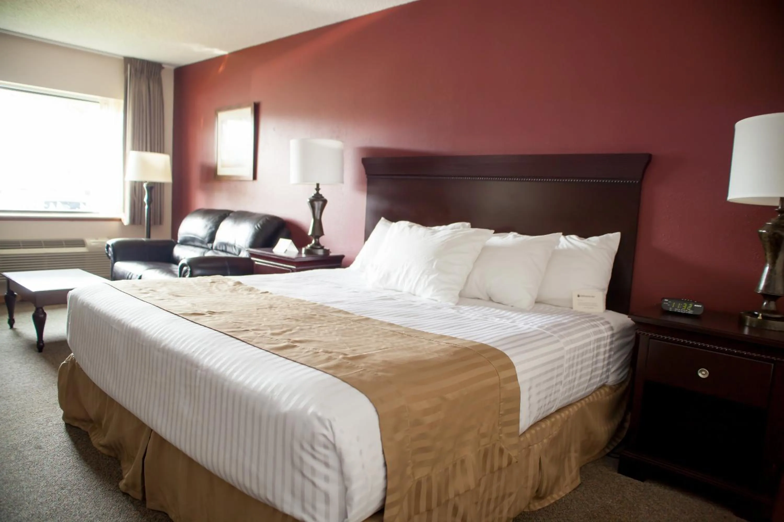 Photo of the whole room, Bed in Harrington Inn