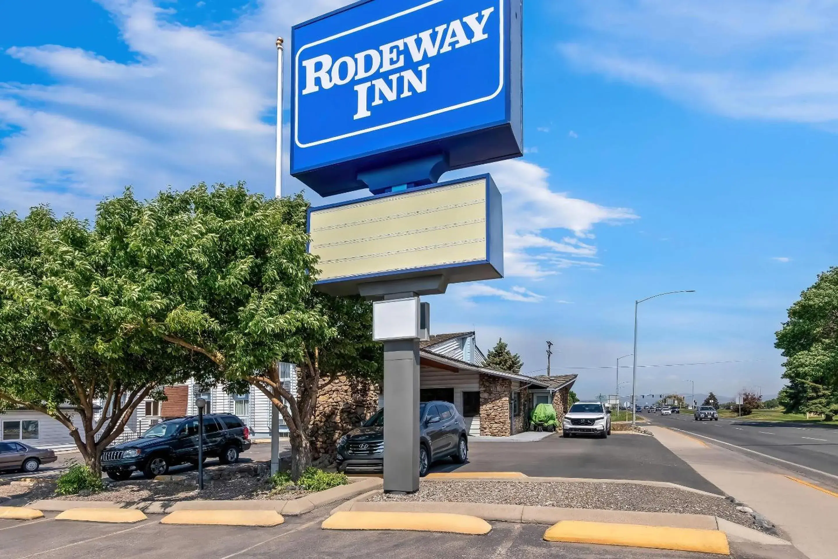 Property building in Rodeway Inn Property building in Rodeway Inn
