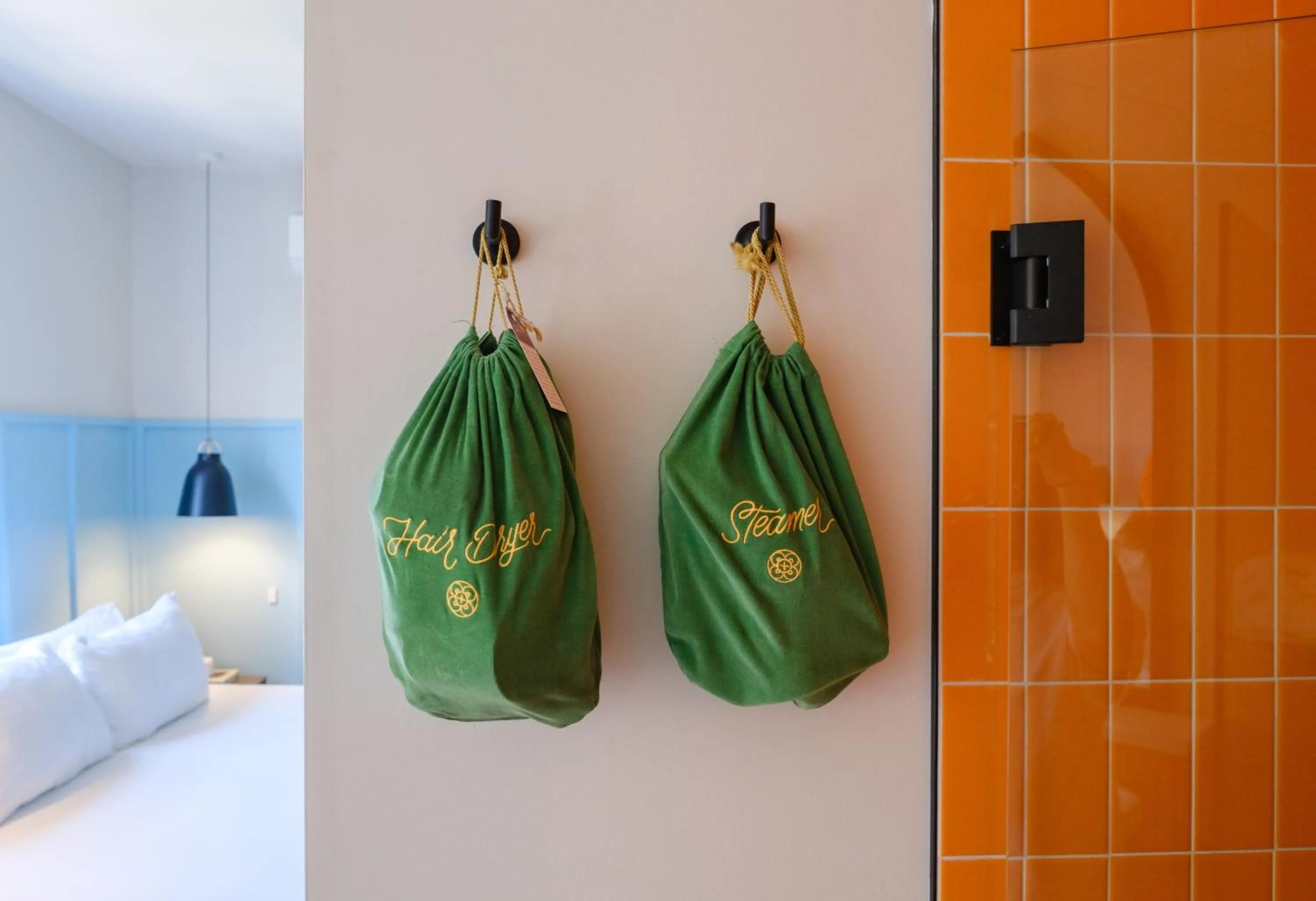 Bathroom, Bed in The Russell