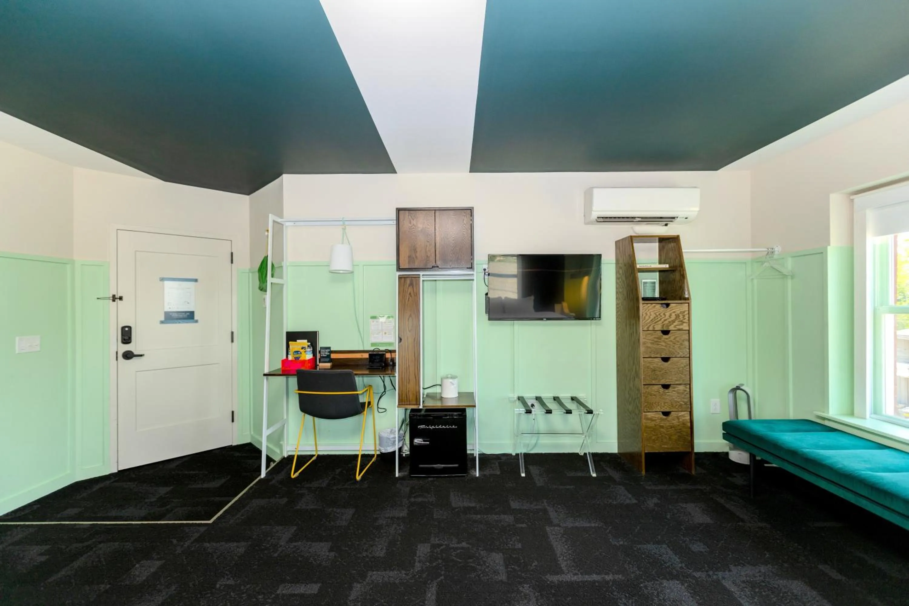 TV and multimedia, Bed in The Russell