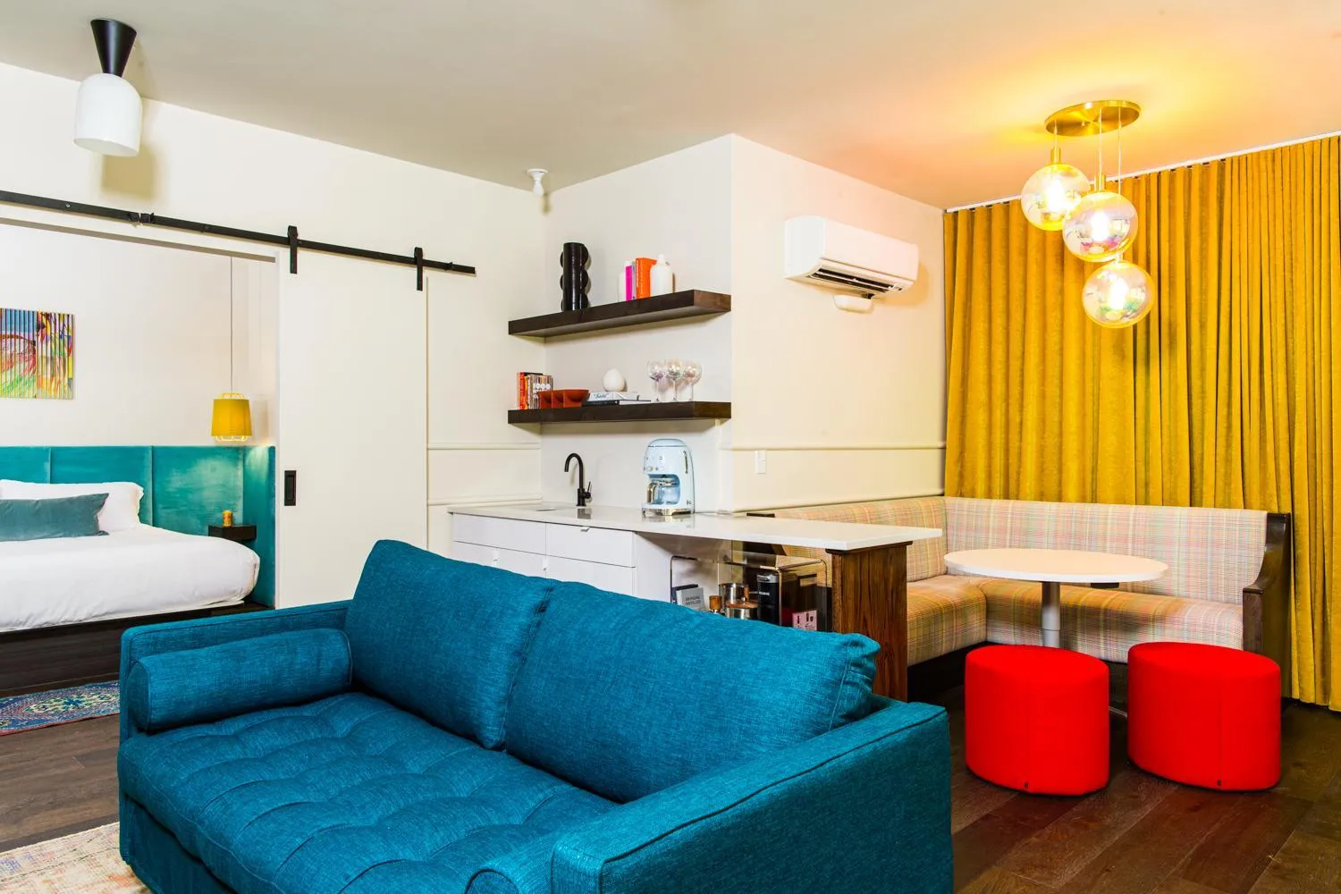 Kitchen or kitchenette in The Russell