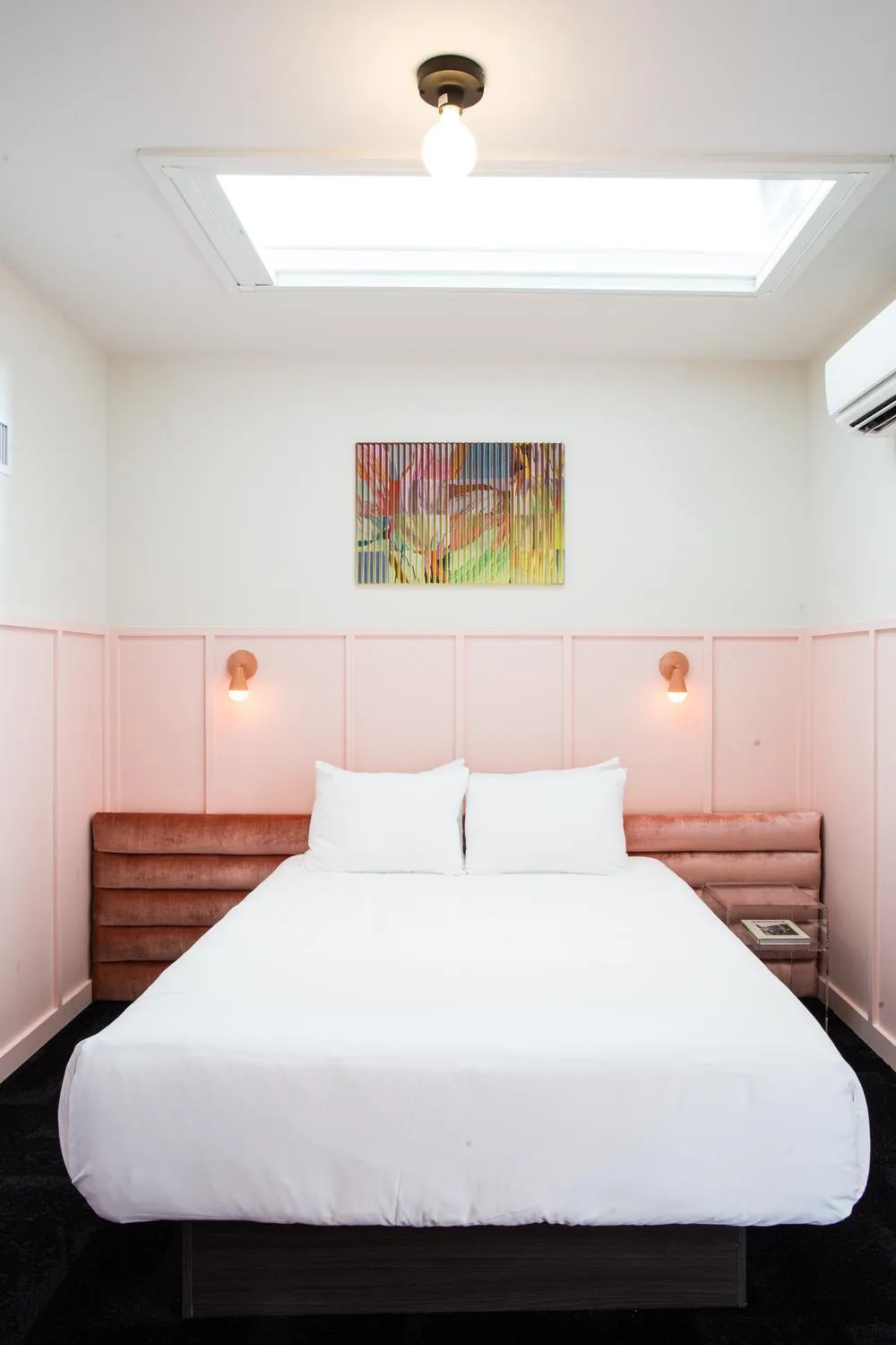 Bedroom, Bed in The Russell