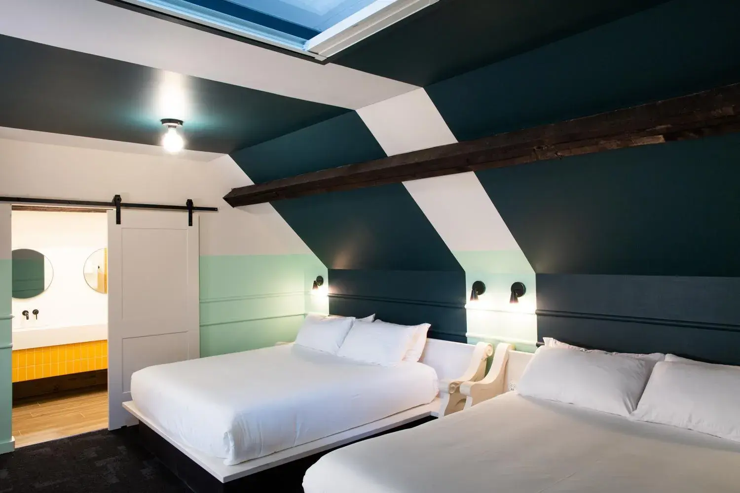 Room 3:2 - Double Skylight King in The Russell Room 3:2 - Double Skylight King in The Russell