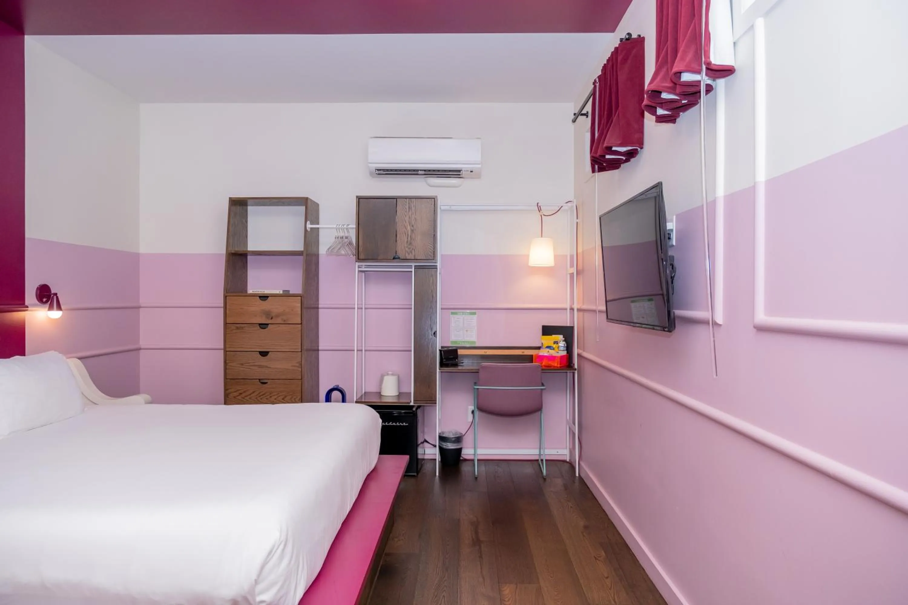 TV and multimedia, Bed in The Russell