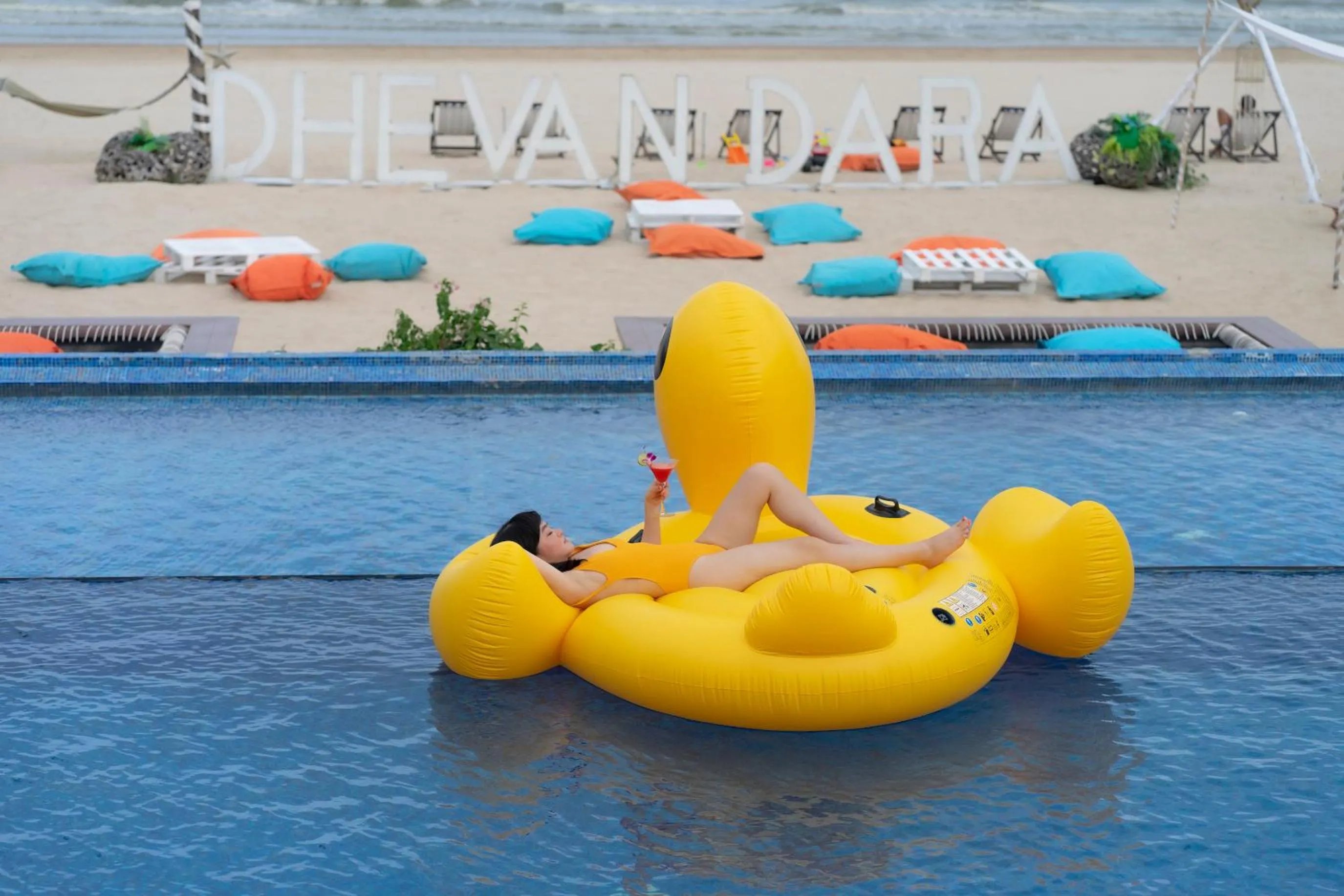 Swimming pool in Dhevan Dara Beach Villa Kuiburi