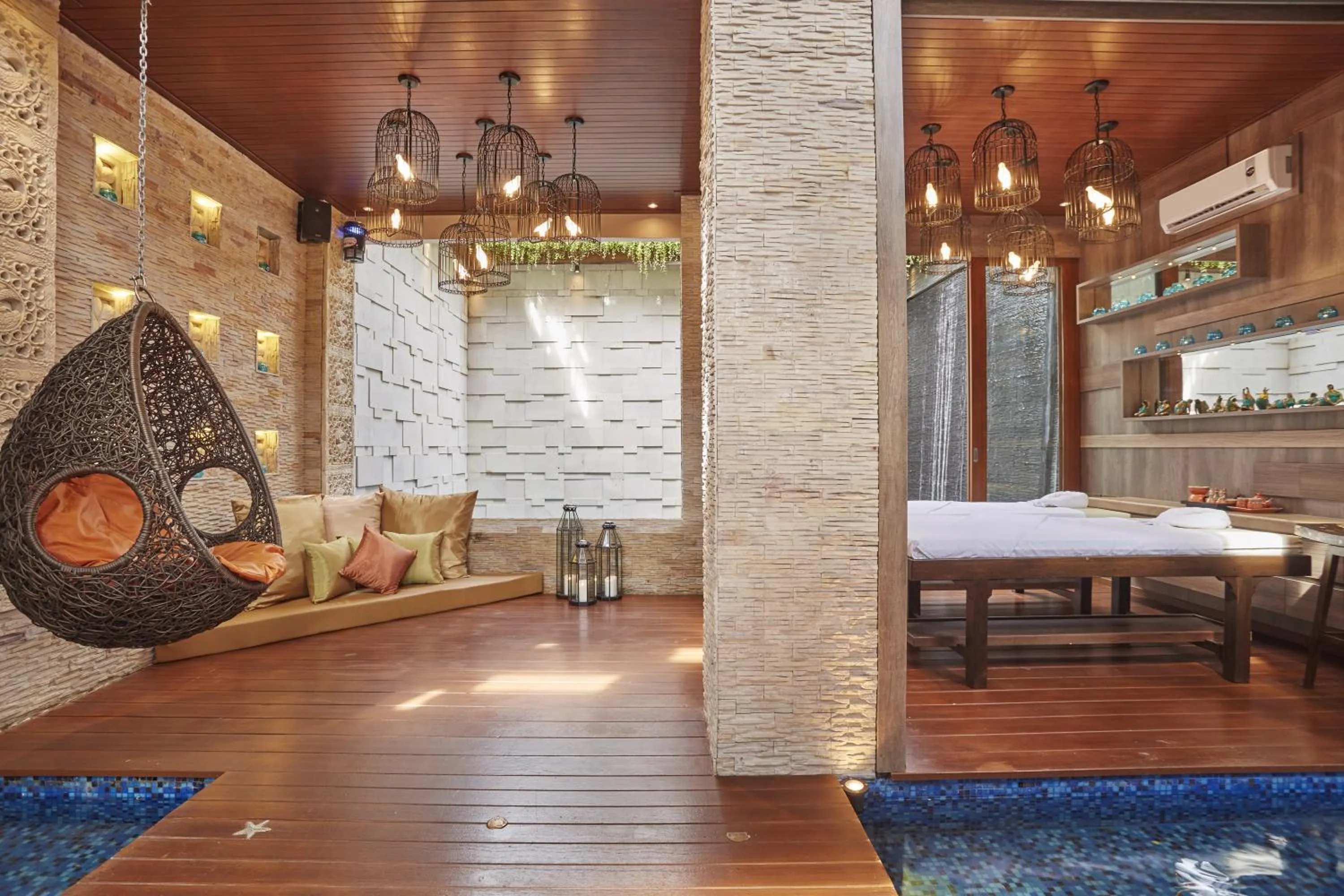 Decorative detail, Bed in Dhevan Dara Beach Villa Kuiburi