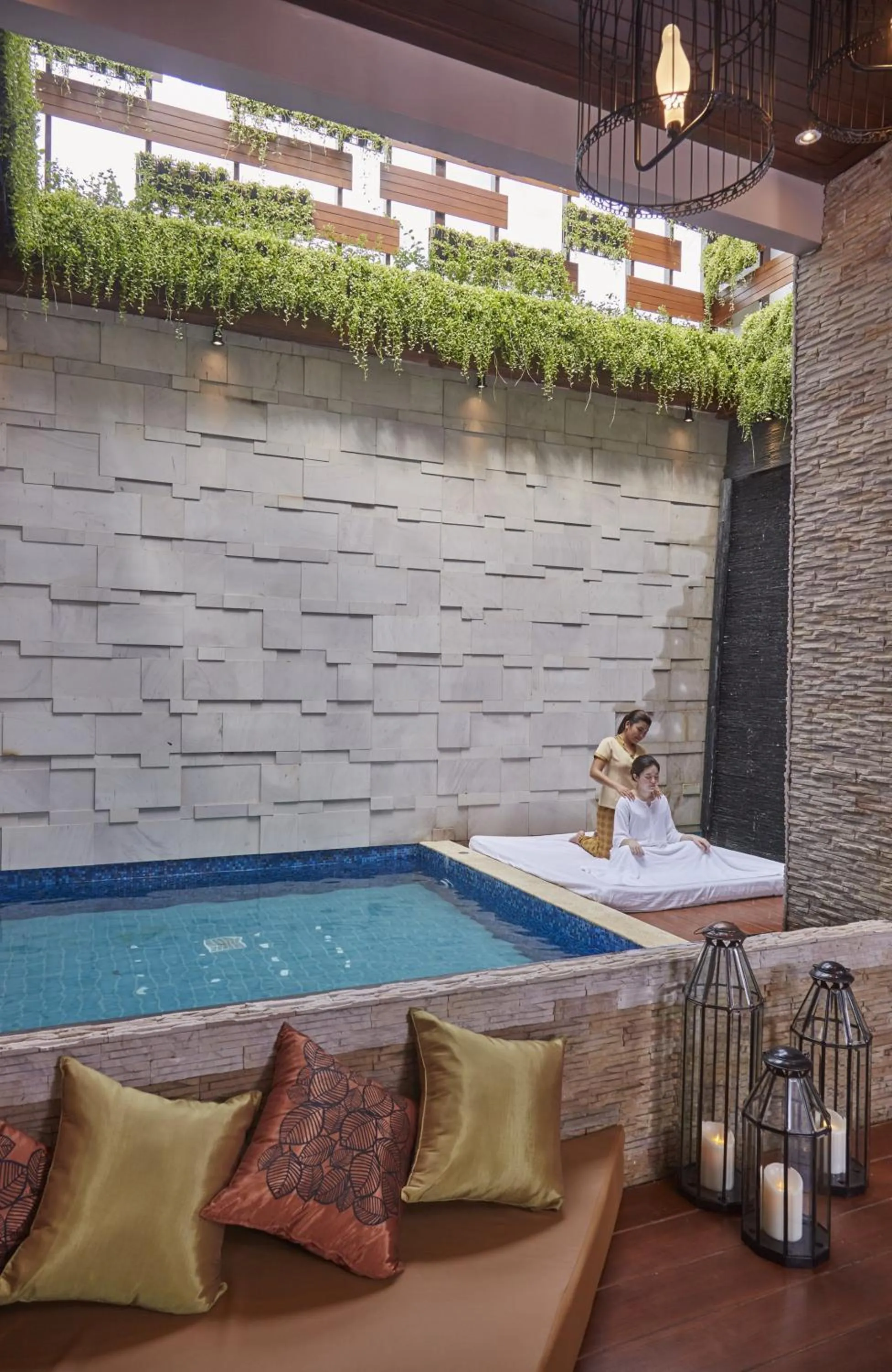 Staff in Dhevan Dara Beach Villa Kuiburi