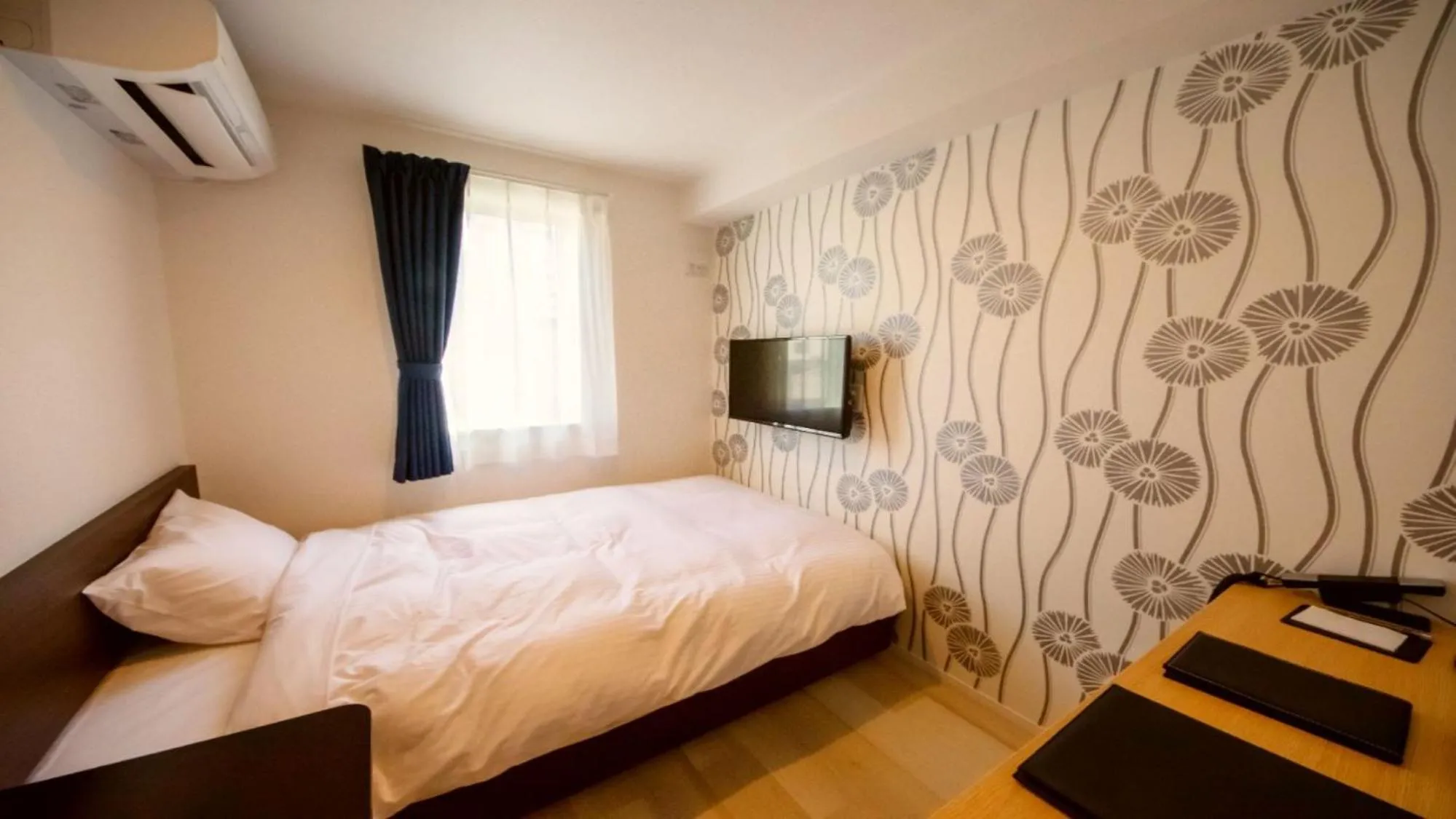 Photo of the whole room, Bed in Cozy Inn OTARU