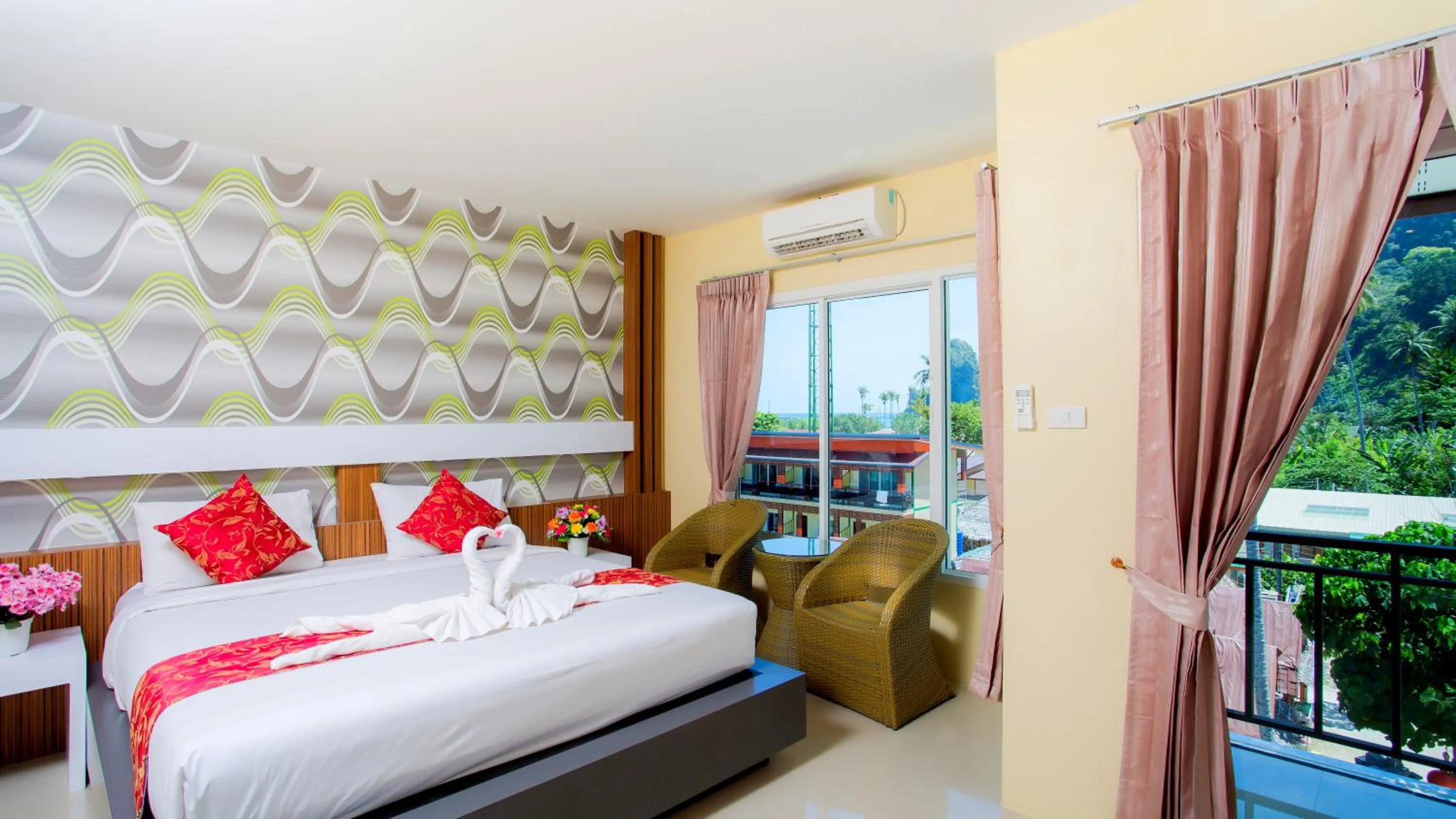 Photo of the whole room, Bed in Phi Phi Maiyada Resort