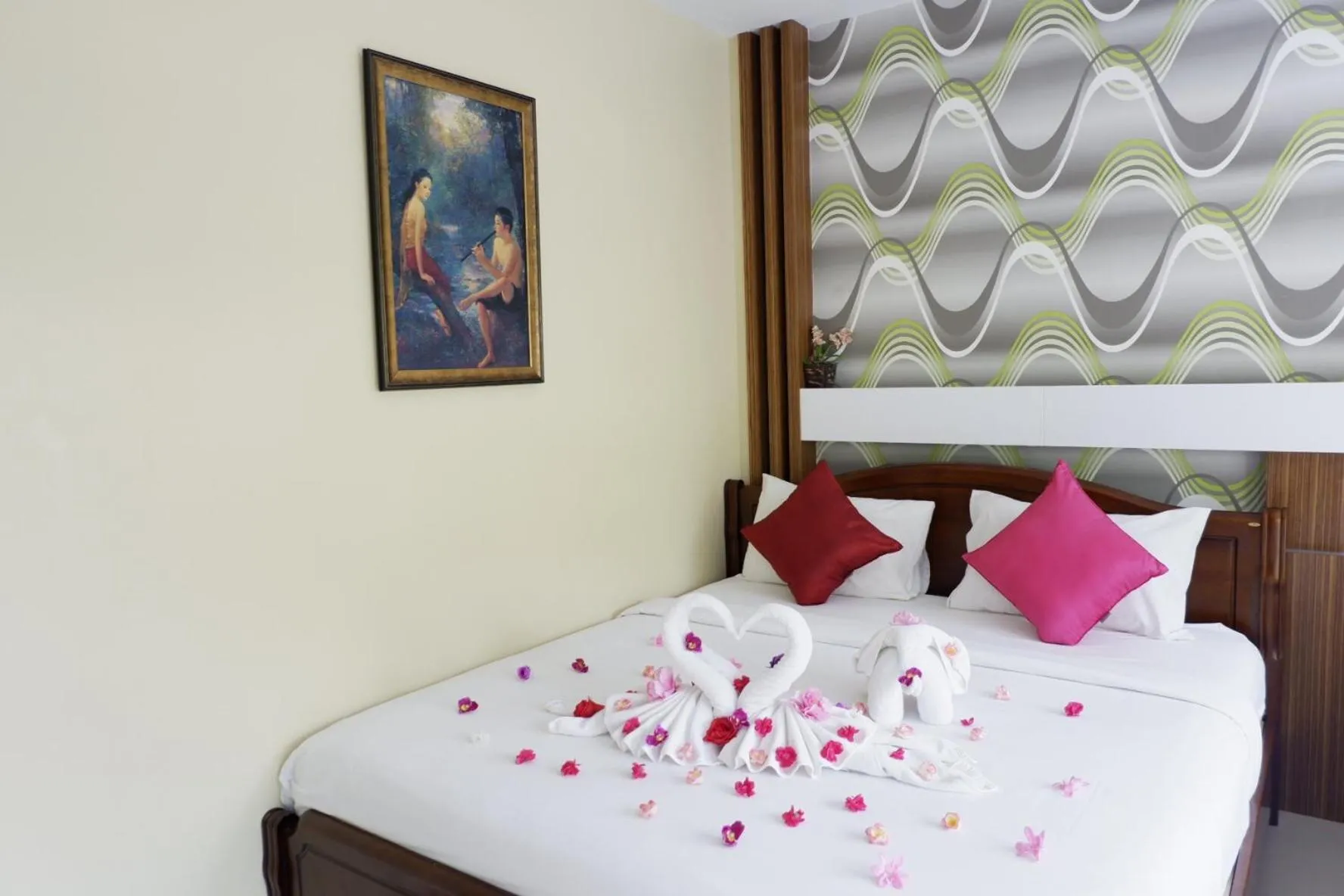 Bedroom, Bed in Phi Phi Maiyada Resort