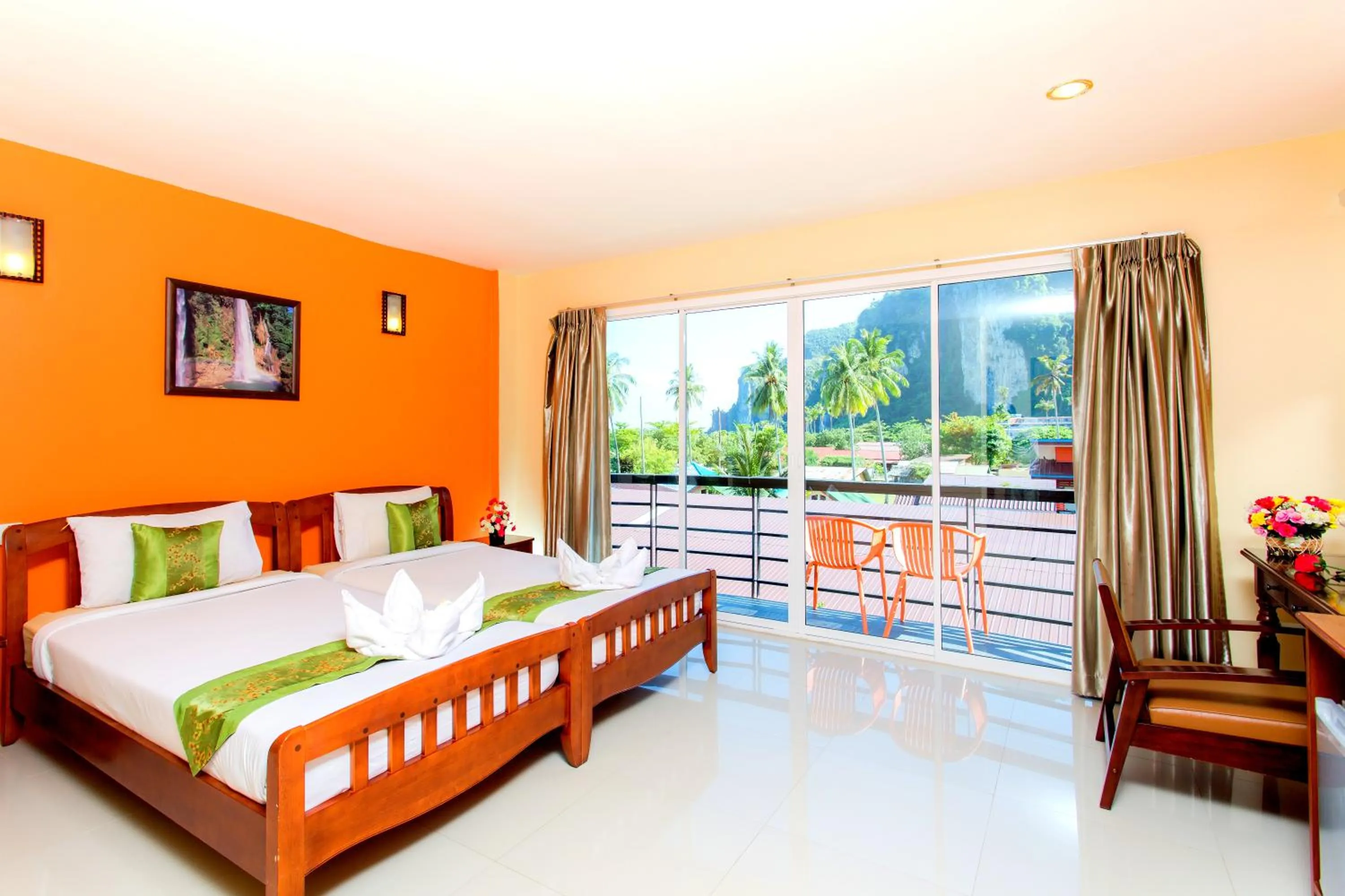 Photo of the whole room, Bed in Phi Phi Maiyada Resort