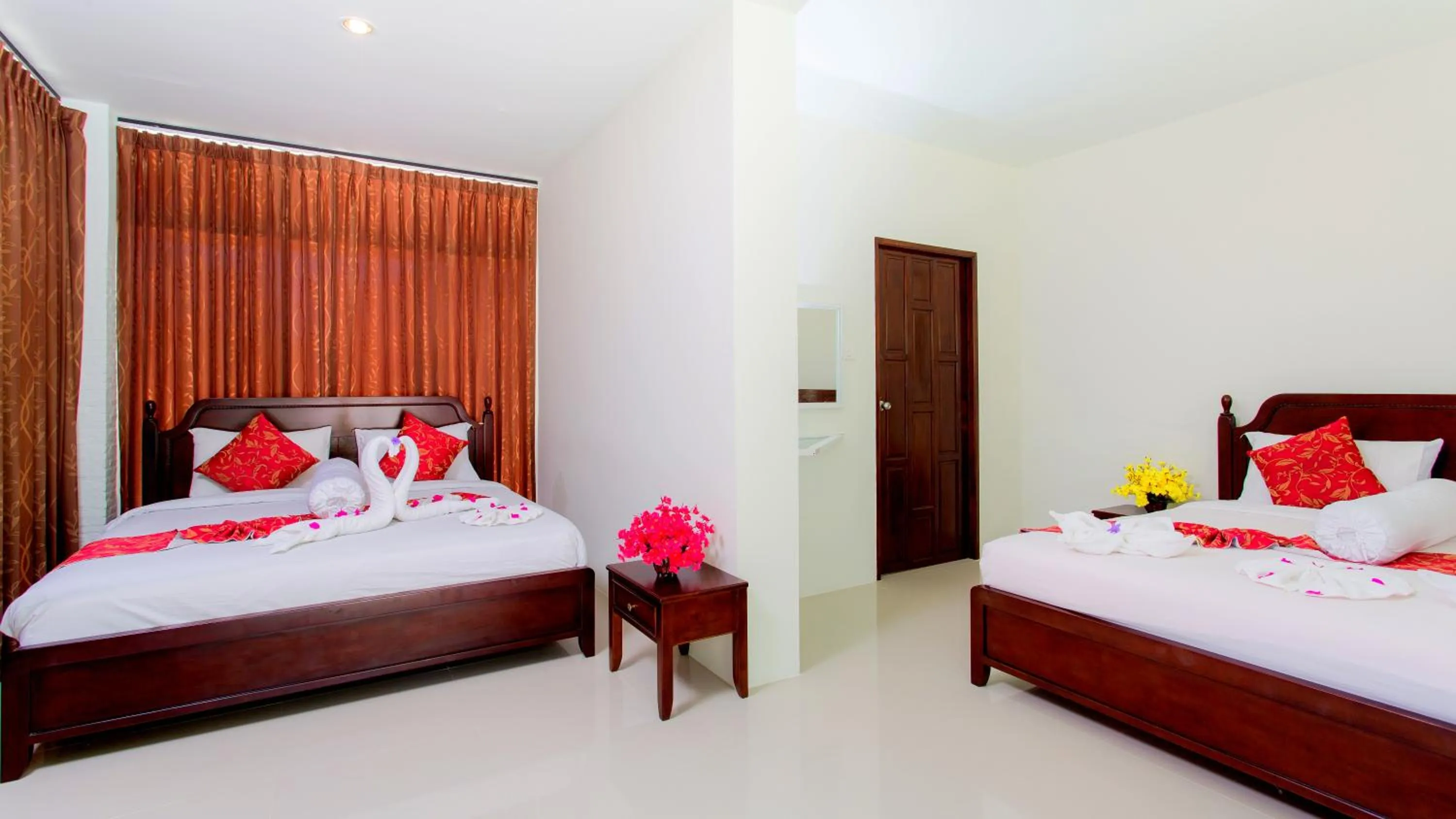 Photo of the whole room, Bed in Phi Phi Maiyada Resort