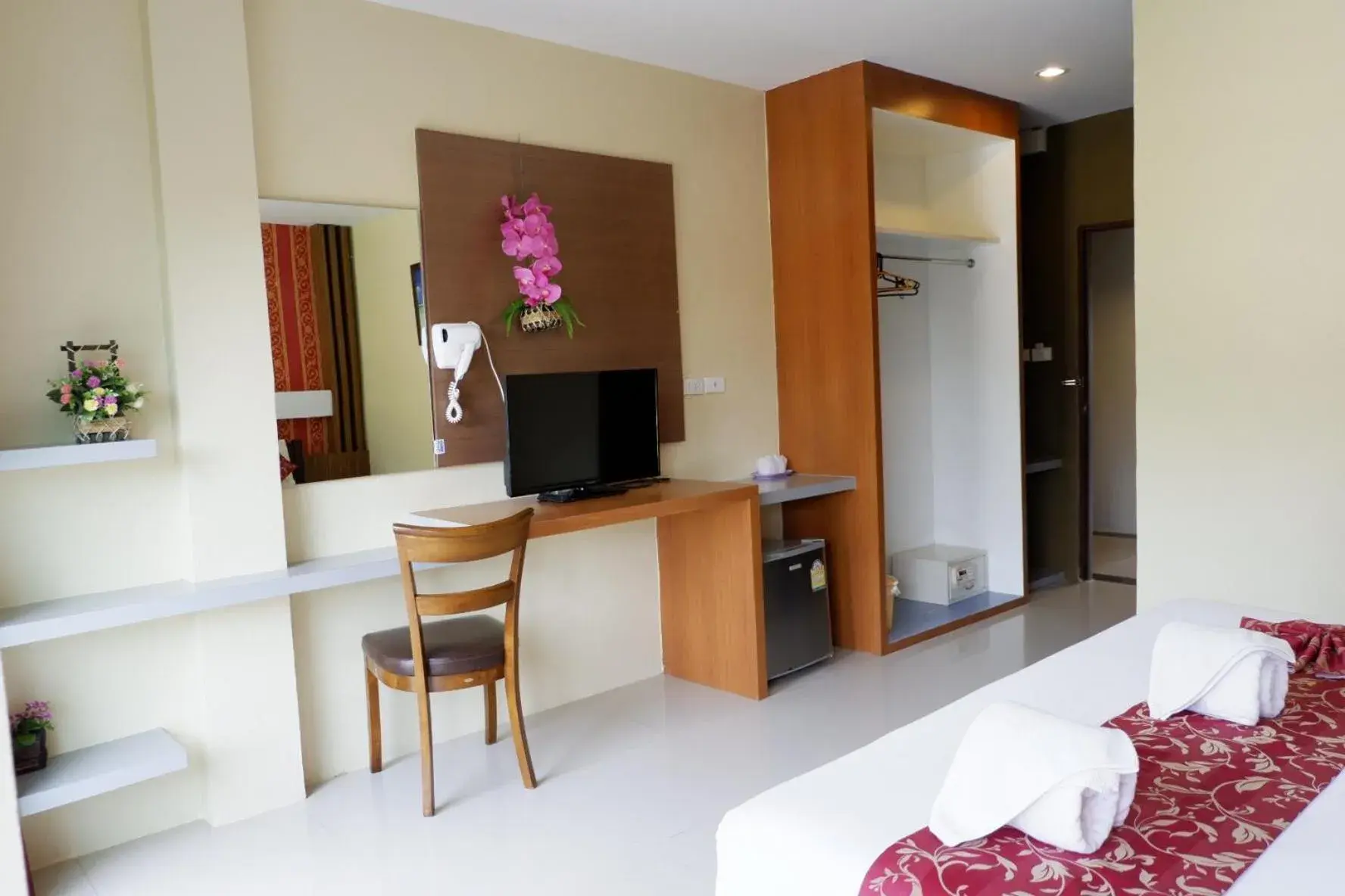 Economy Twin Room in Phi Phi Maiyada Resort Economy Twin Room in Phi Phi Maiyada Resort