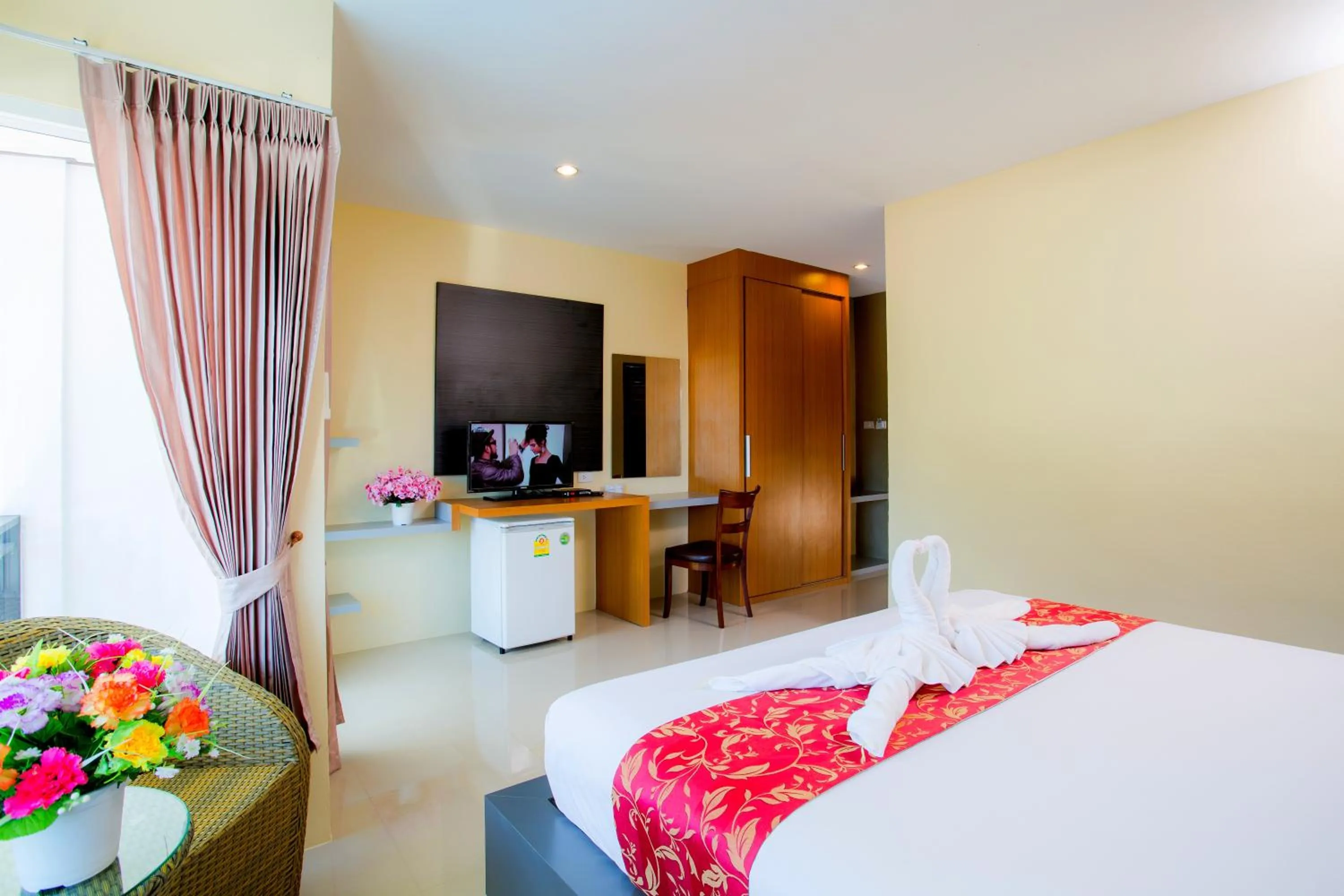 Photo of the whole room, Bed in Phi Phi Maiyada Resort