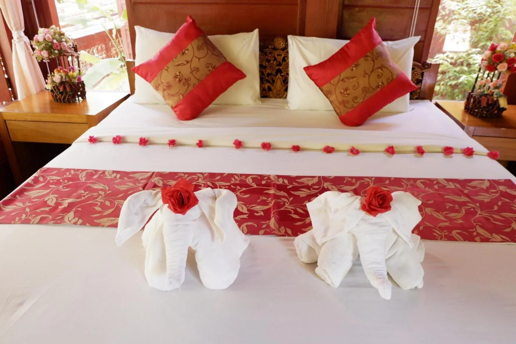 Bedroom, Bed in Phi Phi Maiyada Resort