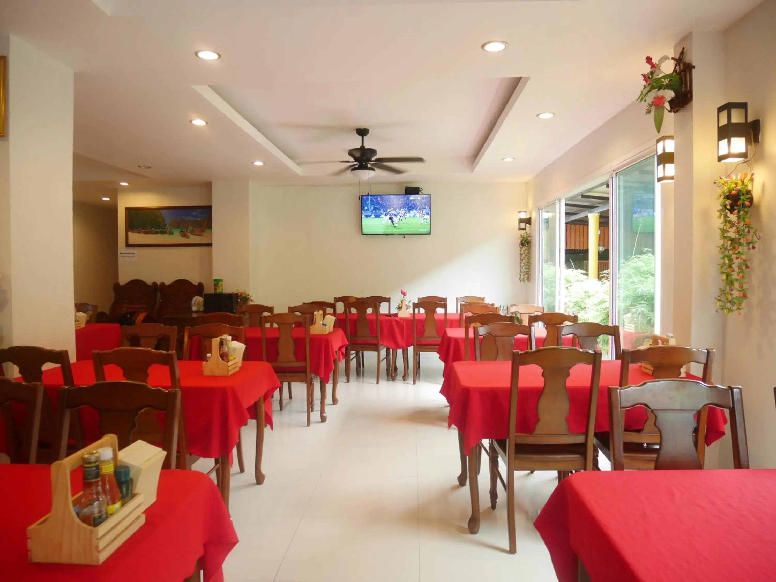 Restaurant/places to eat in Phi Phi Maiyada Resort Restaurant/places to eat in Phi Phi Maiyada Resort