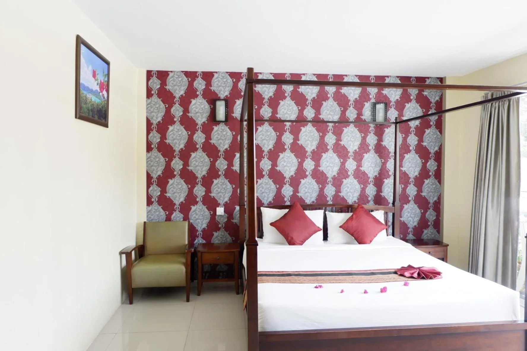 Bedroom, Bed in Phi Phi Maiyada Resort