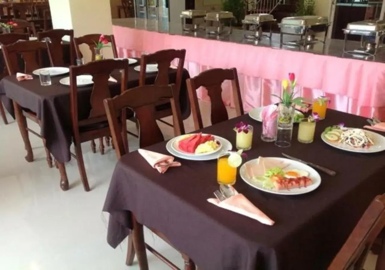 Breakfast in Phi Phi Maiyada Resort Breakfast in Phi Phi Maiyada Resort