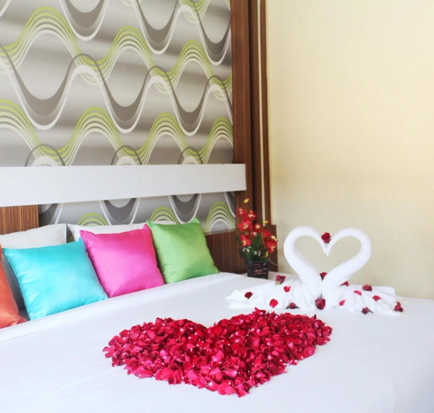 Photo of the whole room, Bed in Phi Phi Maiyada Resort