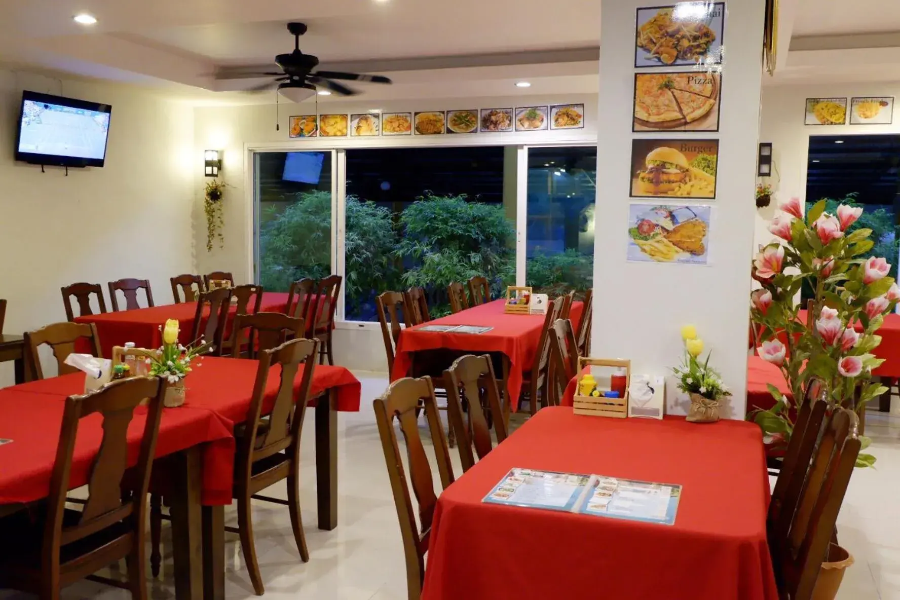 Restaurant/places to eat in Phi Phi Maiyada Resort Restaurant/places to eat in Phi Phi Maiyada Resort