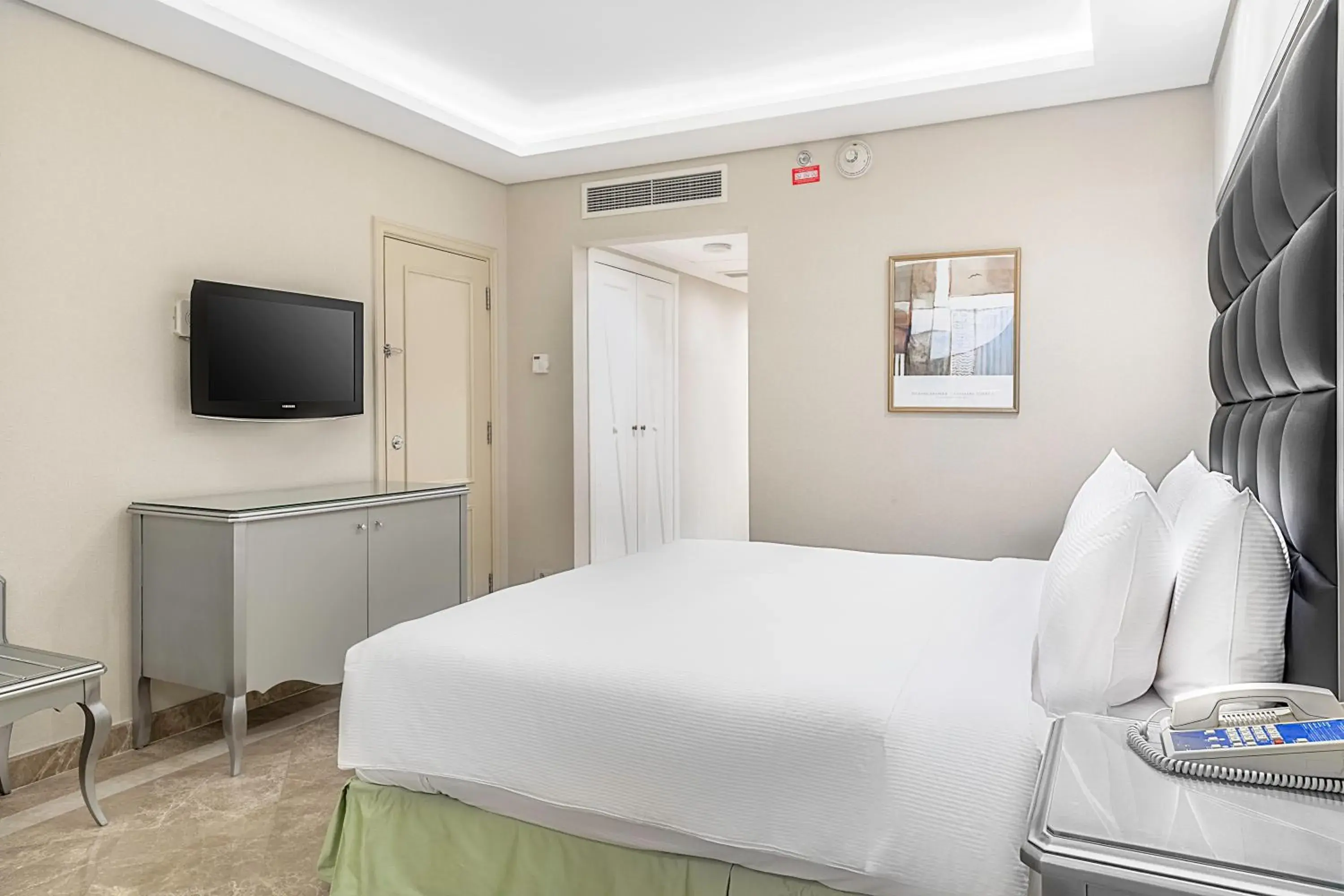 TV and multimedia, Bed in Hilton Alexandria Corniche Hotel TV and multimedia, Bed in Hilton Alexandria Corniche Hotel