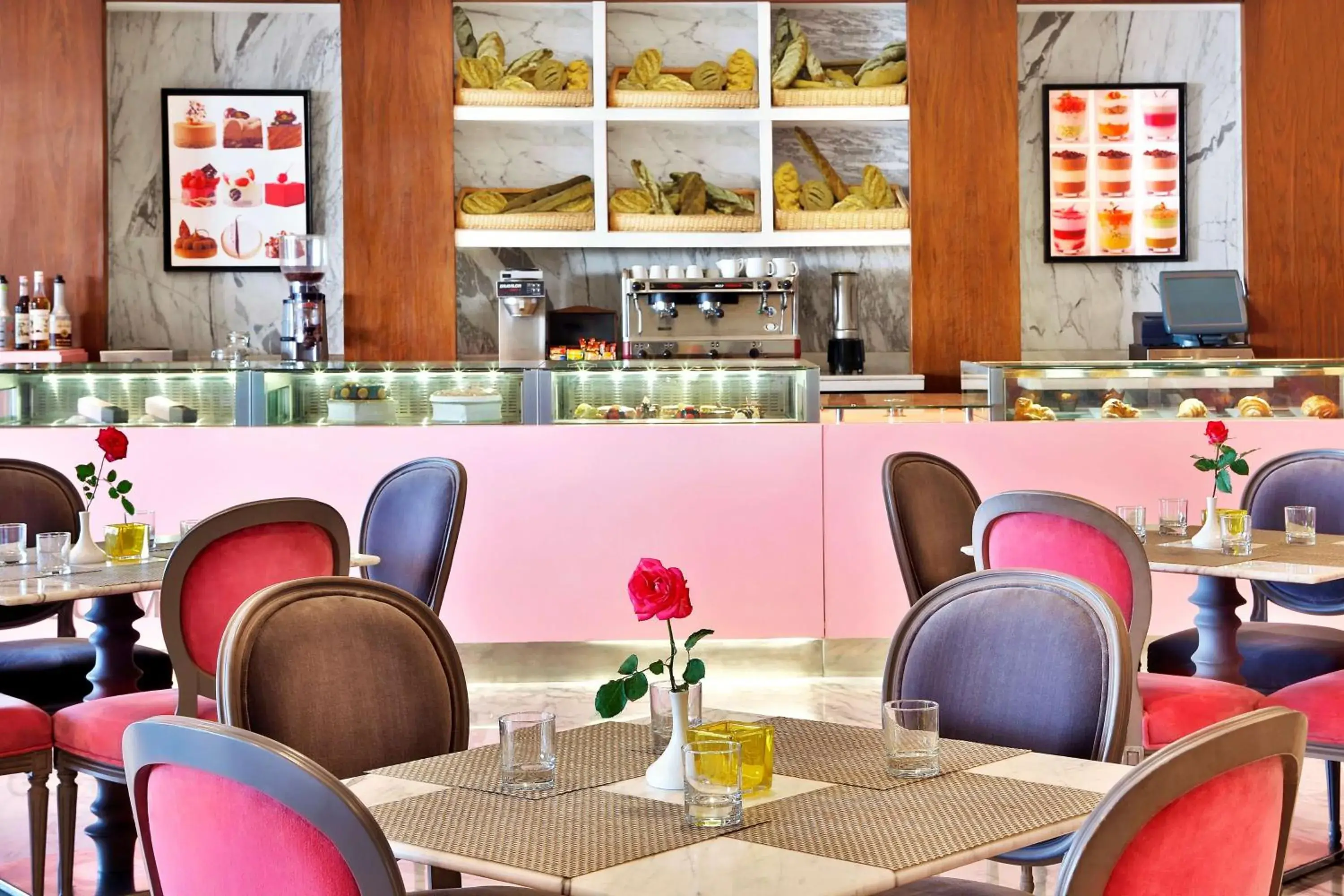 Restaurant/places to eat in Hilton Alexandria Corniche Hotel Restaurant/places to eat in Hilton Alexandria Corniche Hotel