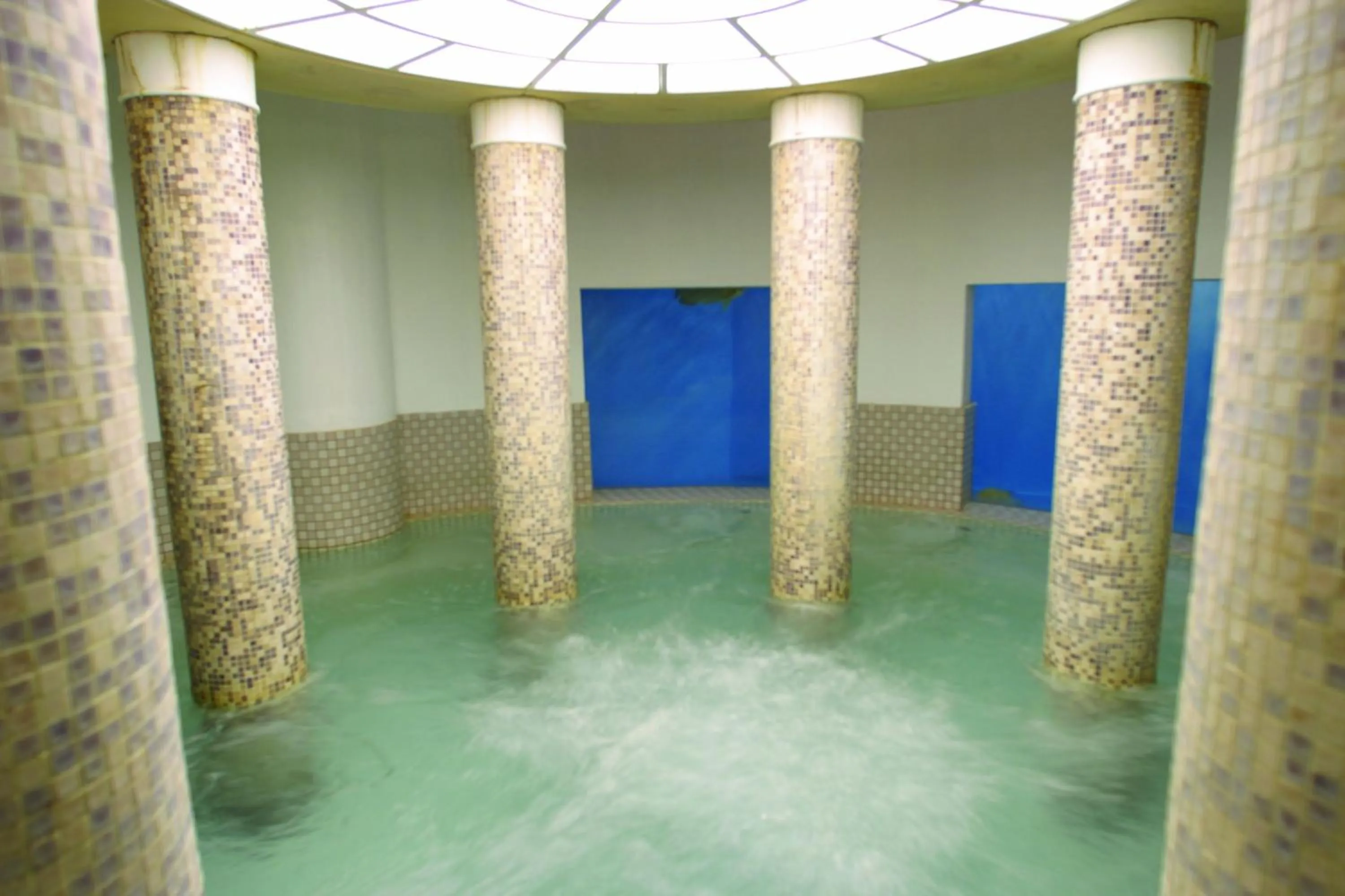 Hot Tub in Spa Resort Hawaiians VIR Port