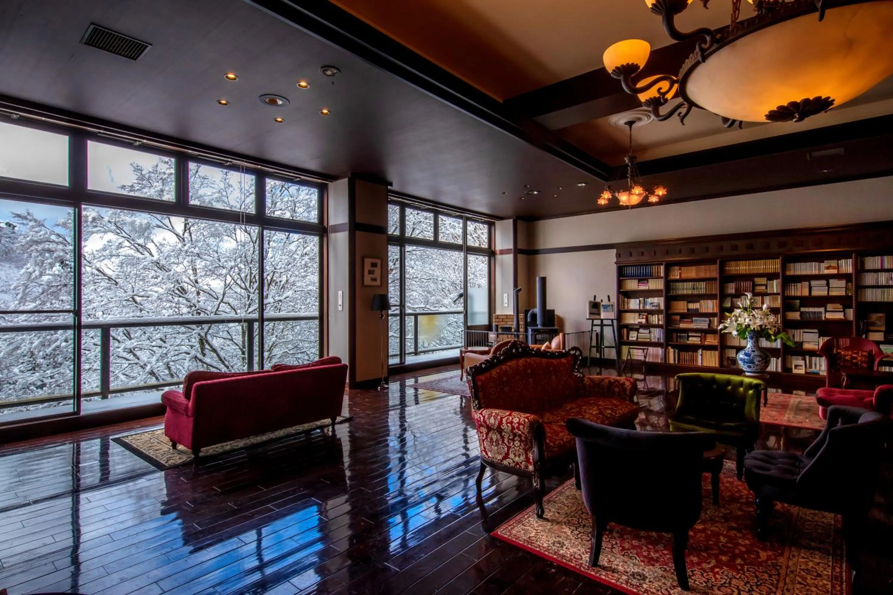 Communal lounge/ TV room in Tateshina Shinyu Onsen