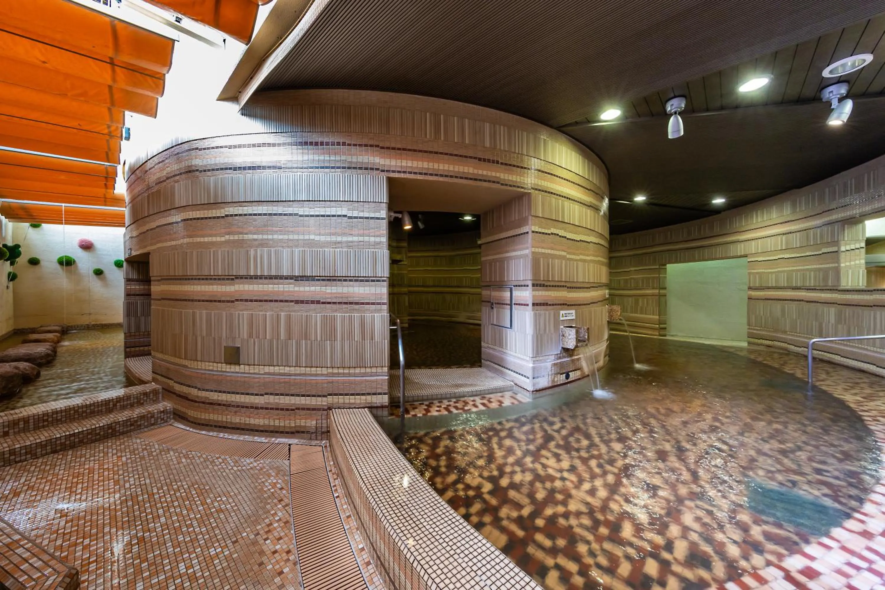 Hot Spring Bath in Spa Resort Hawaiians Monolith Tower