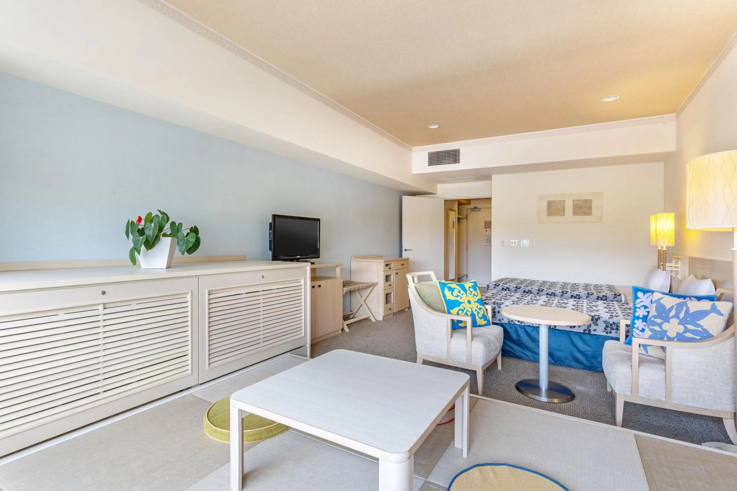 Photo of the whole room in Spa Resort Hawaiians Monolith Tower