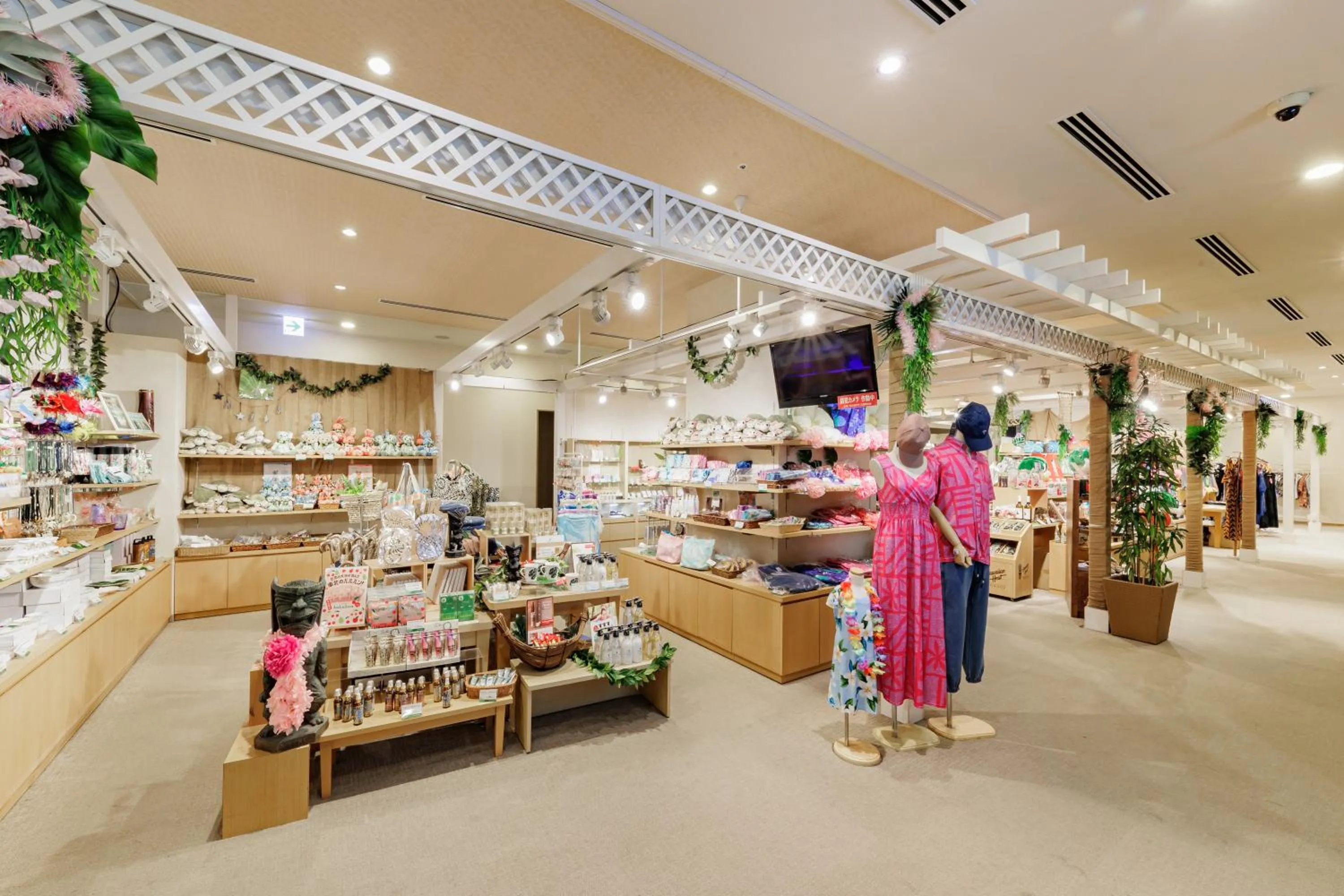 Shopping Area in Spa Resort Hawaiians Monolith Tower