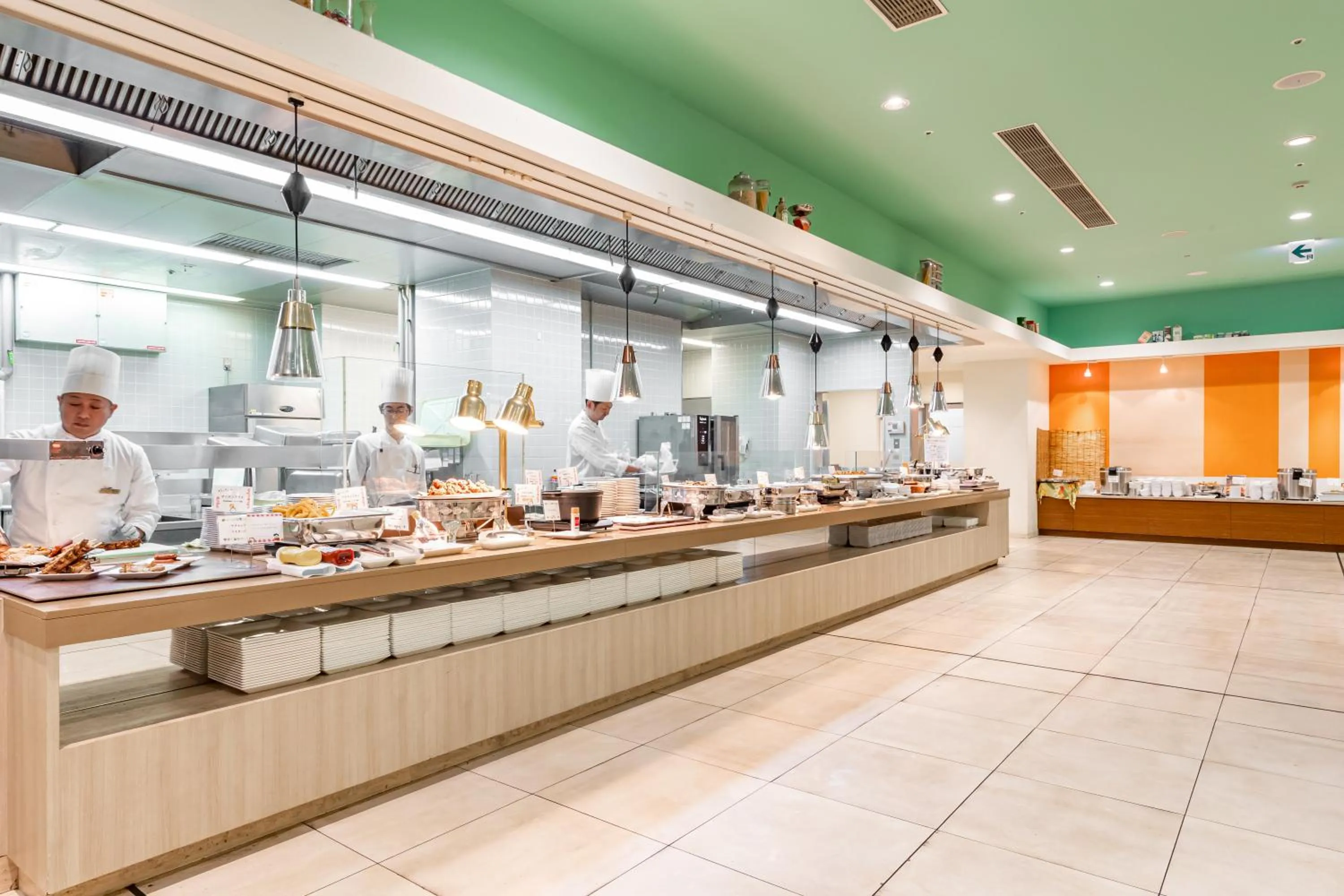 Restaurant/places to eat in Spa Resort Hawaiians Monolith Tower