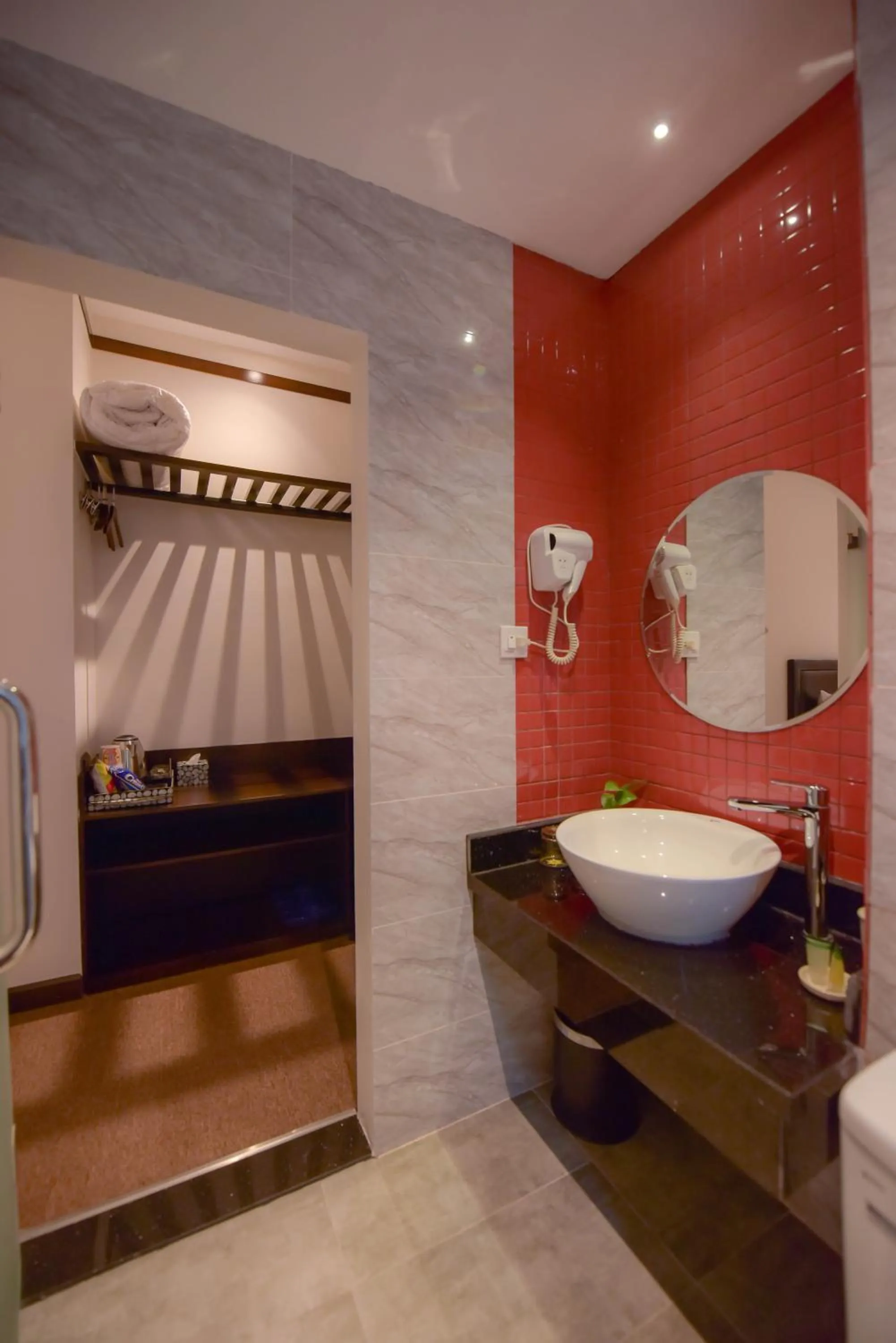 Toilet in Rosa Hanoi Hotel