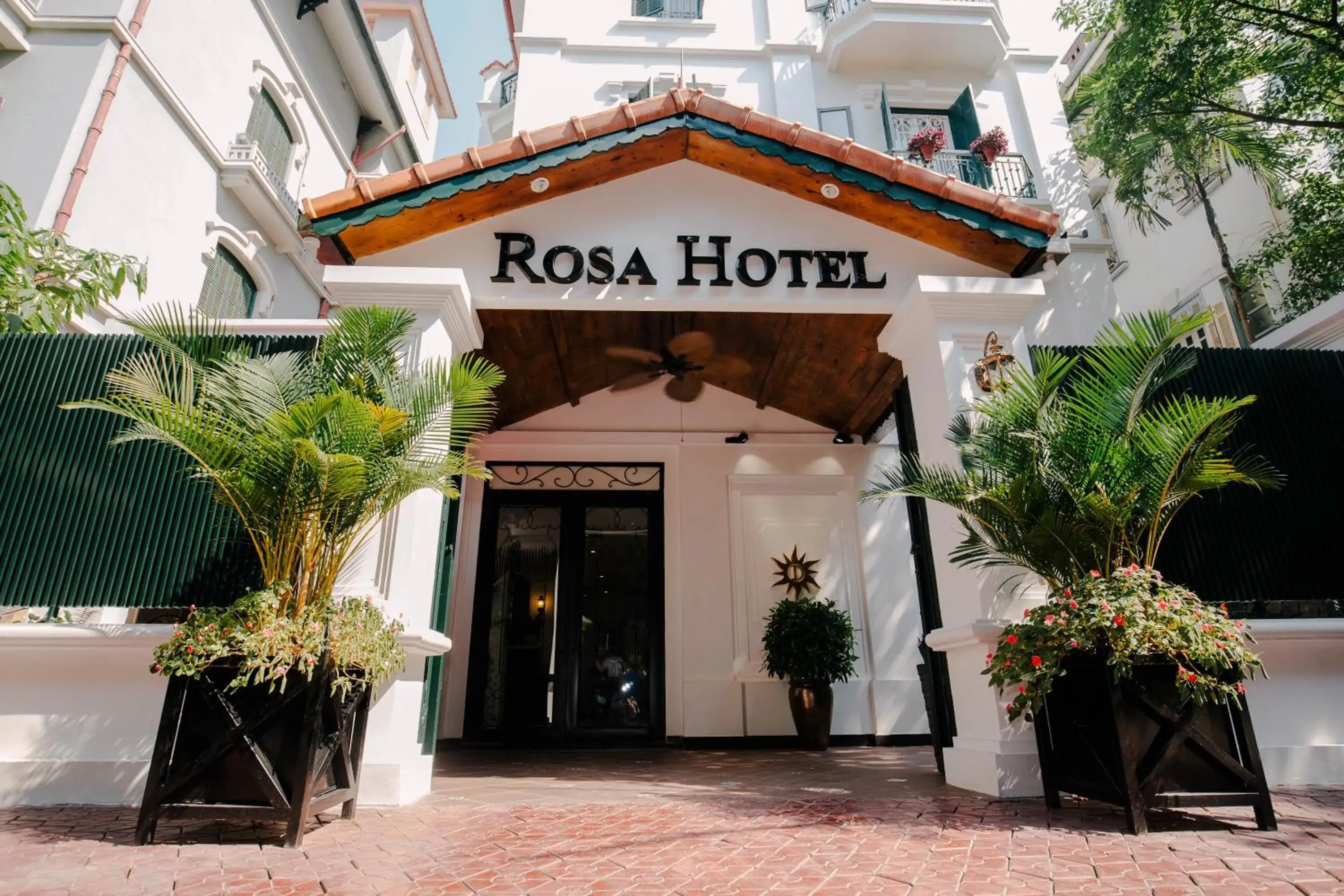 Facade/entrance in Rosa Hanoi Hotel Facade/entrance in Rosa Hanoi Hotel