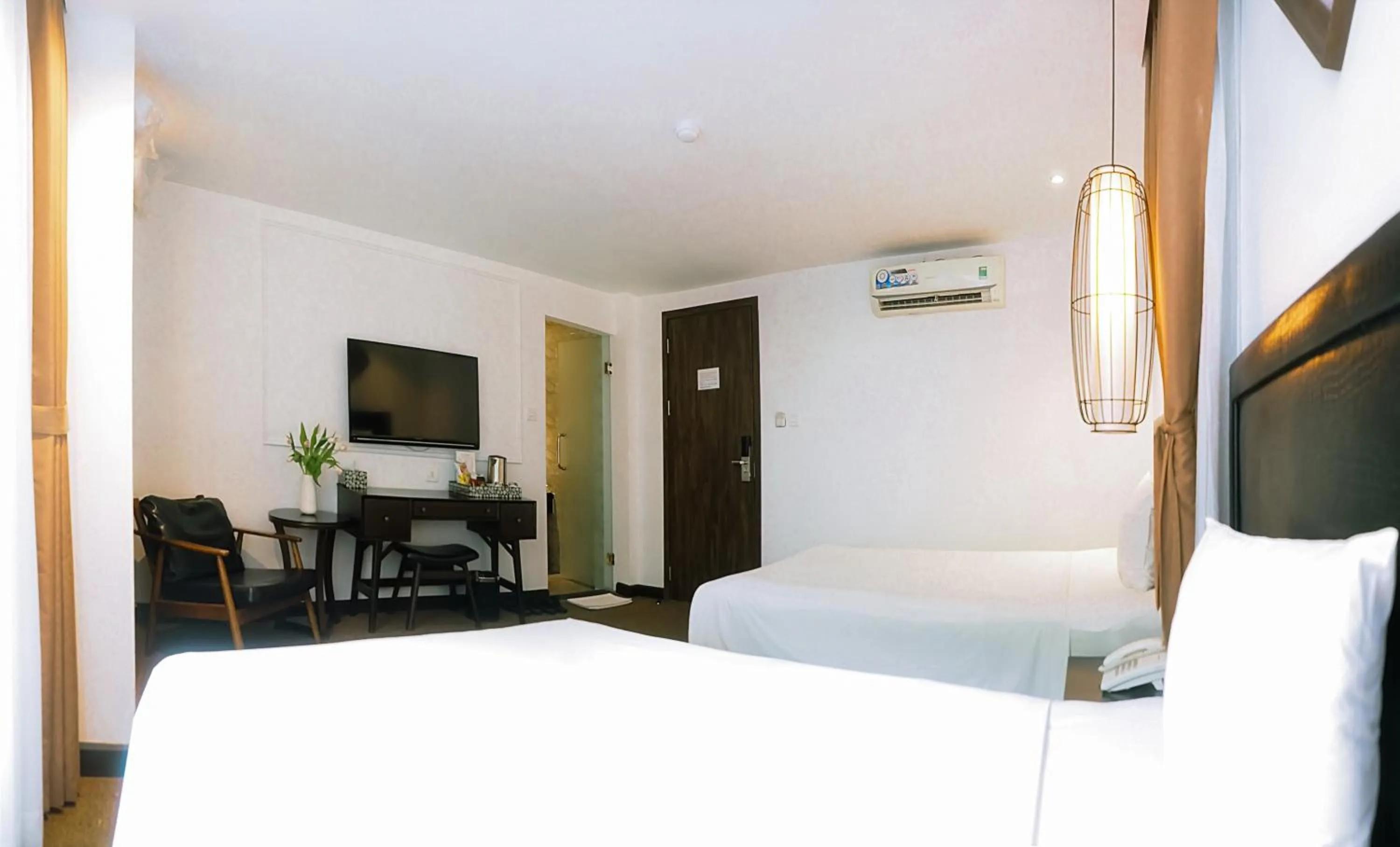 Photo of the whole room, Bed in Rosa Hanoi Hotel