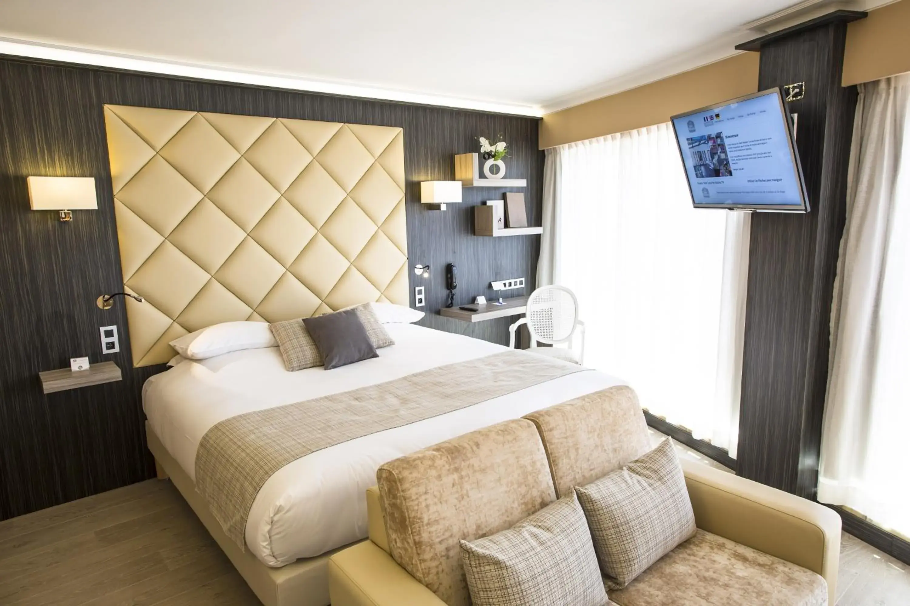 Bed in Best Western Plus Cannes Riviera Bed in Best Western Plus Cannes Riviera