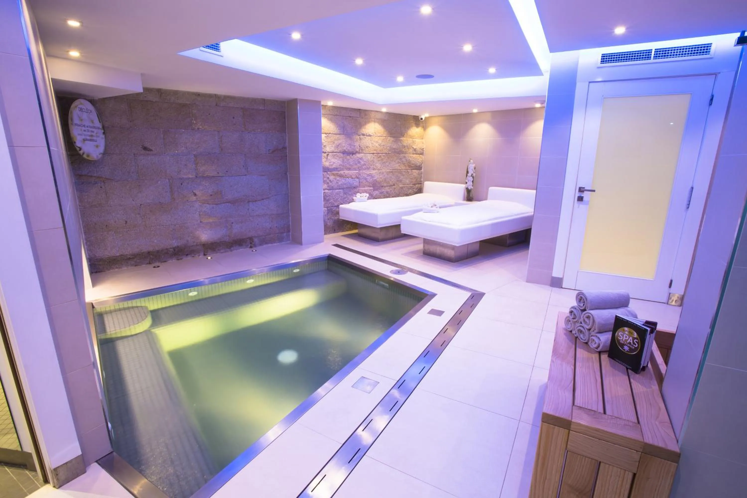 Spa and wellness centre/facilities, Bed in Best Western Plus Cannes Riviera