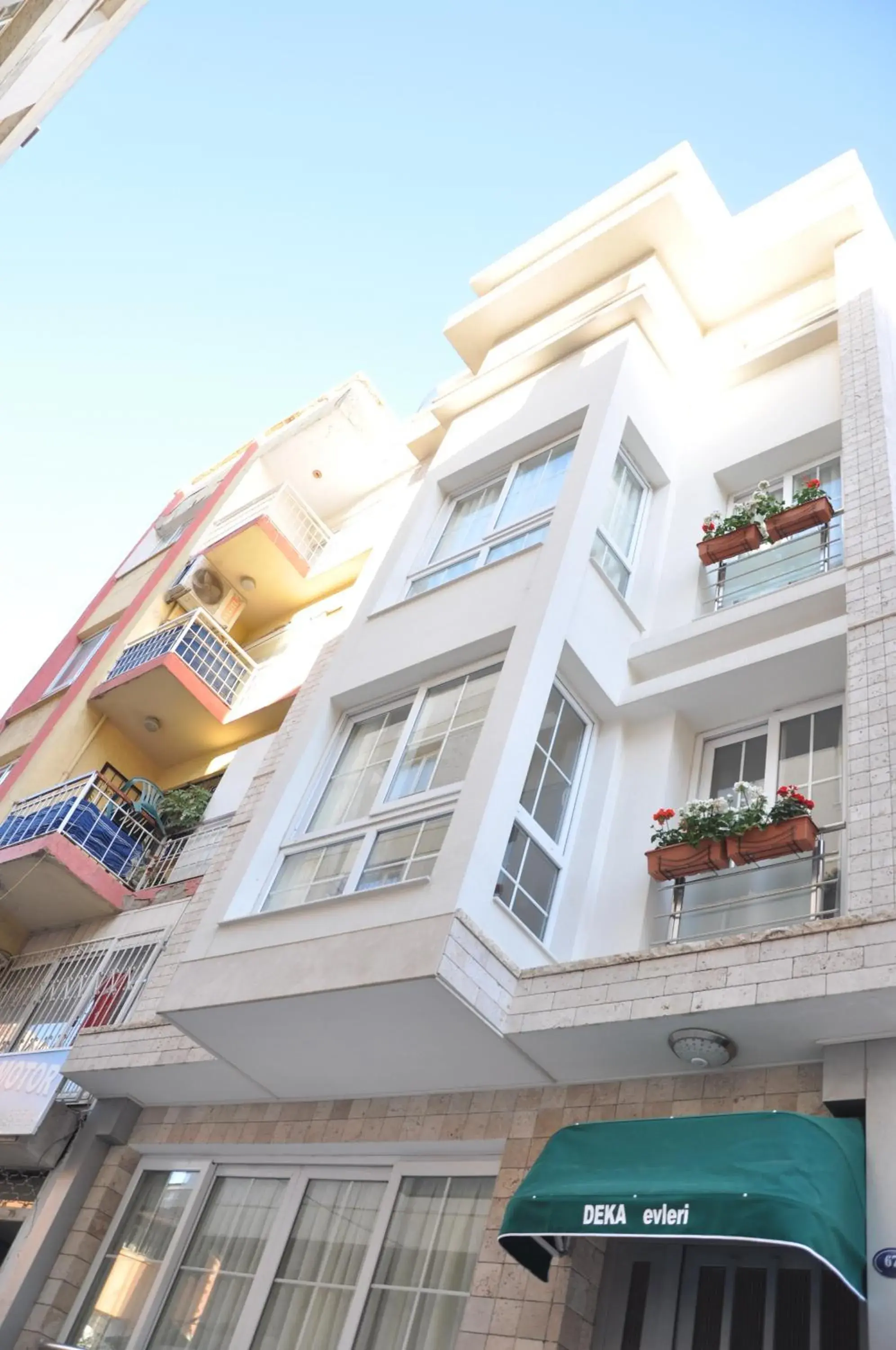 Property building in Deka Evleri Property building in Deka Evleri