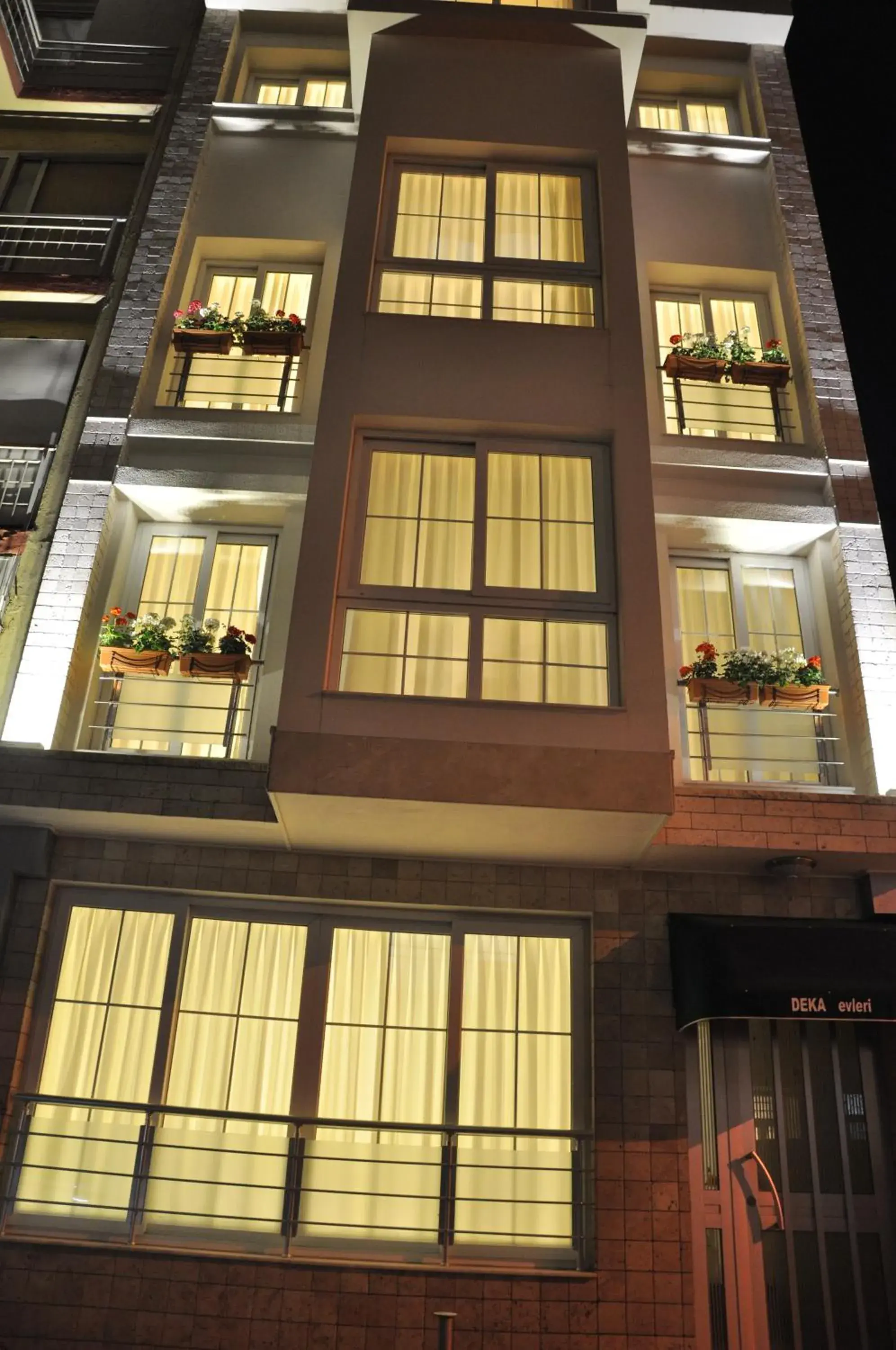 Property building in Deka Evleri Property building in Deka Evleri