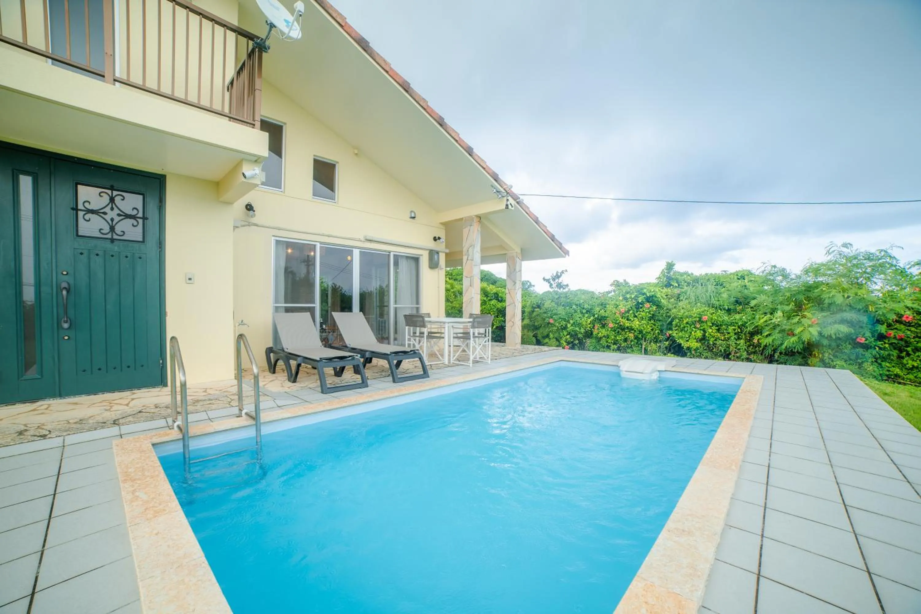 Swimming pool in Crystal Villa Imgya