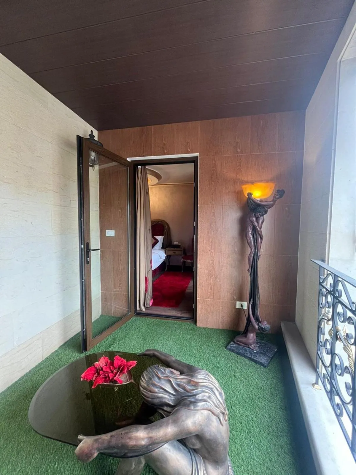 Balcony/Terrace, Bed in Q Hotel