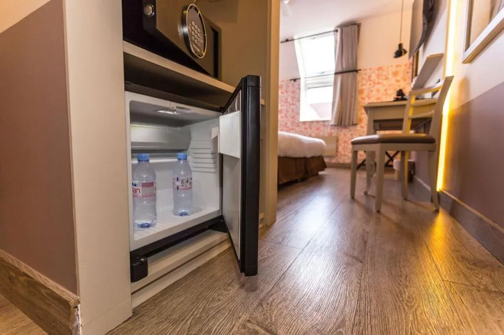 Bed in Cit'Hotel - Hotel Le Cèdre