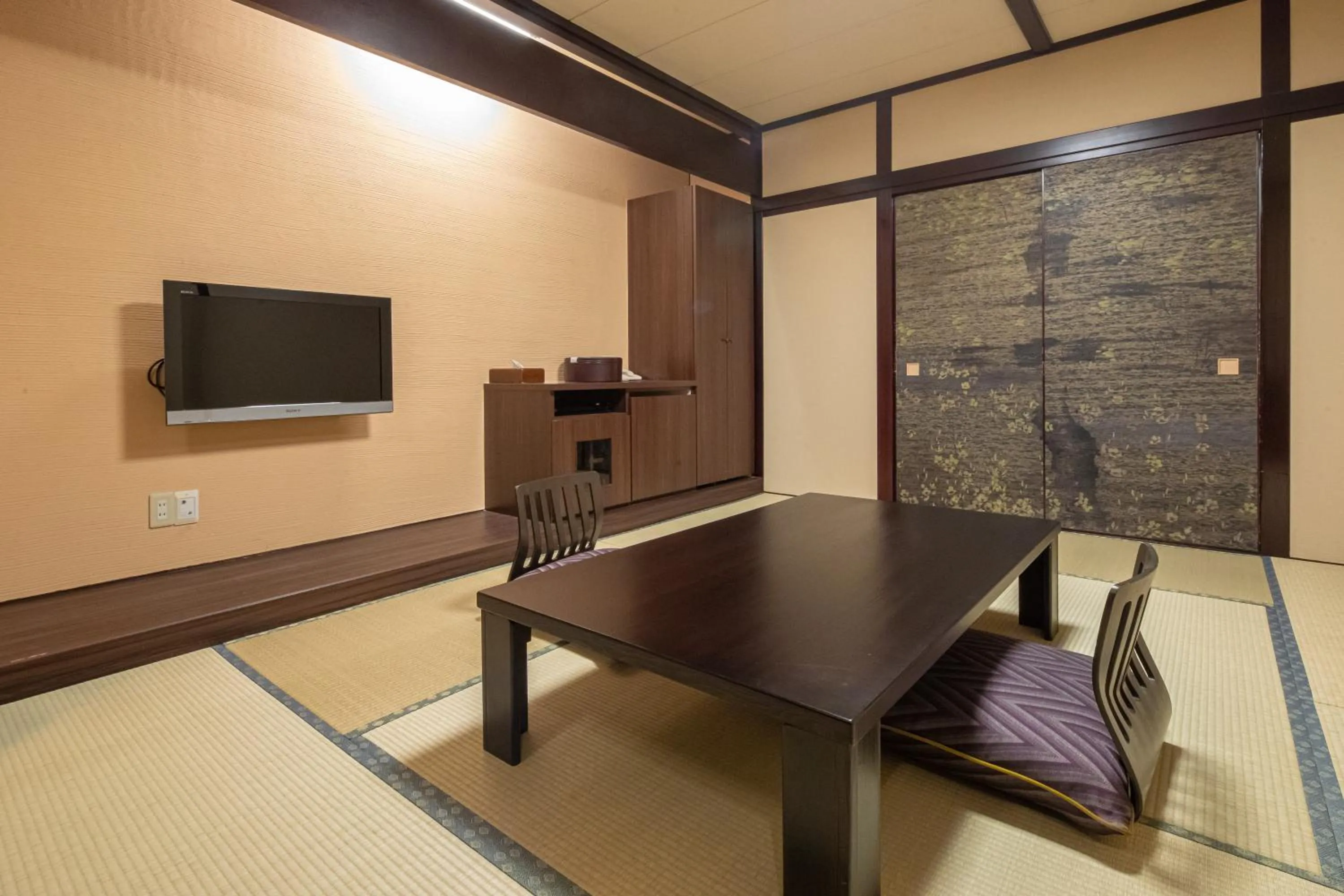 Photo of the whole room in Kamisuwa Onsen Shinyu