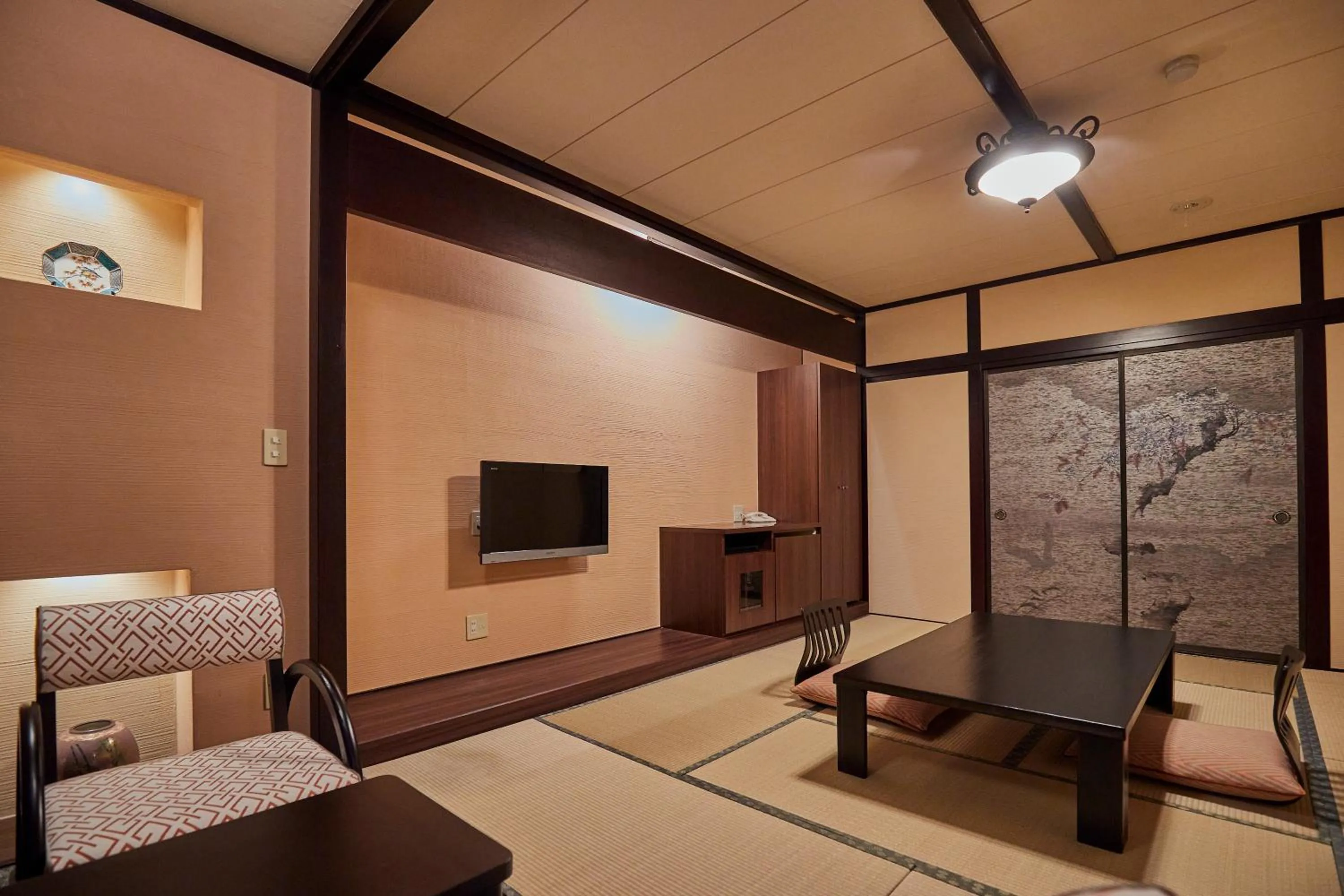 Photo of the whole room in Kamisuwa Onsen Shinyu